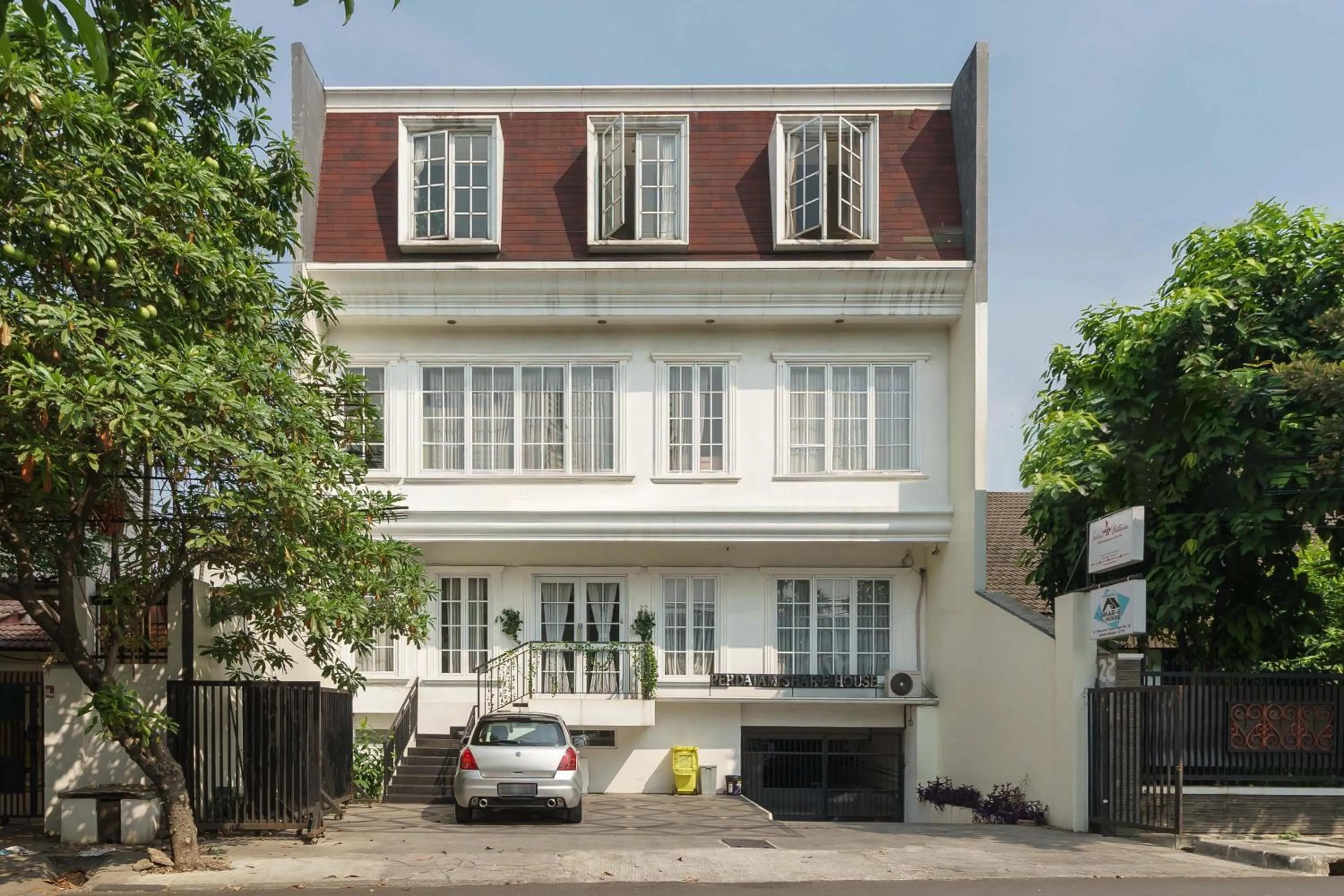 RedDoorz Syariah Plus near Pancoran 2