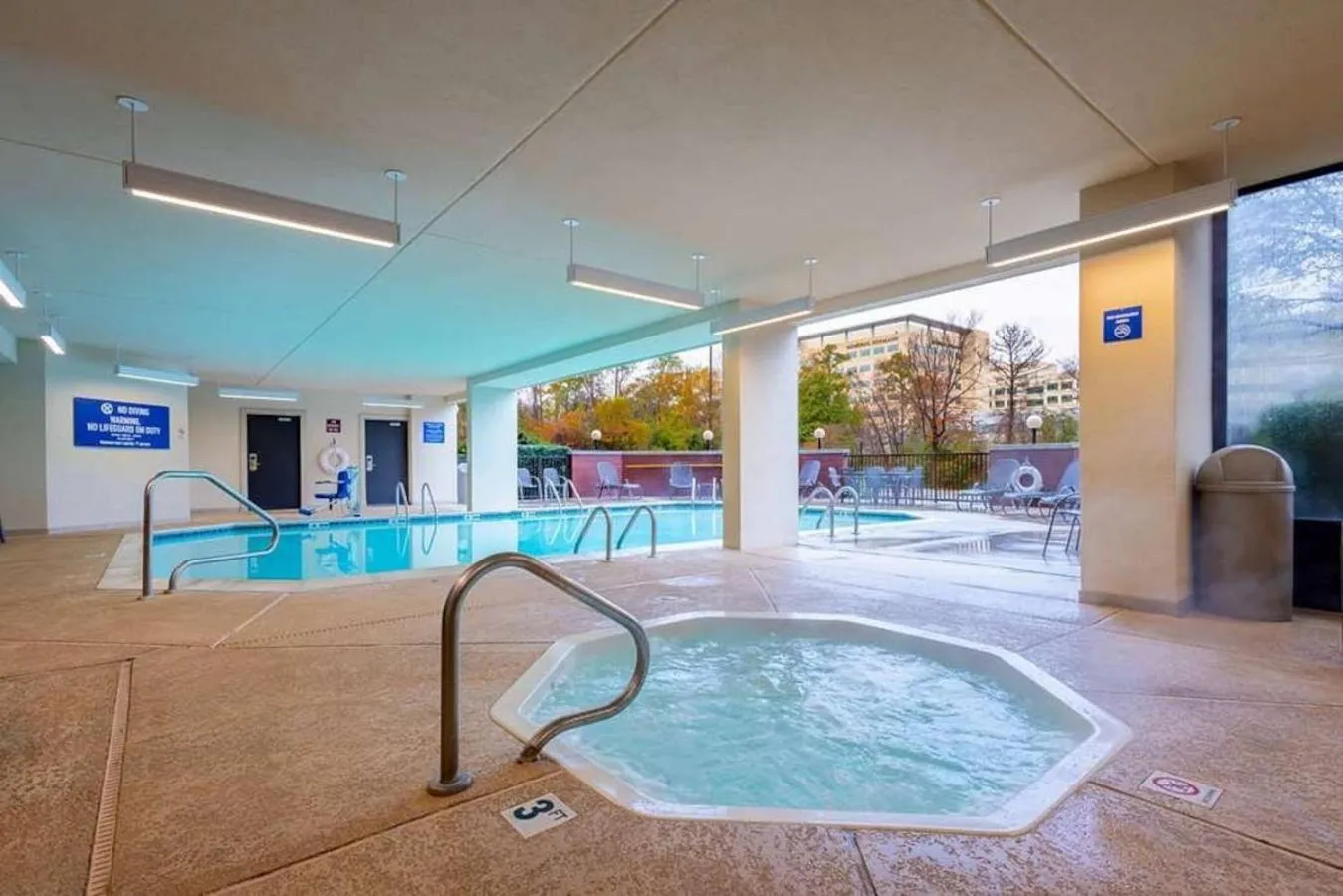 Hot Tub in Drury Inn & Suites Houston The Woodlands