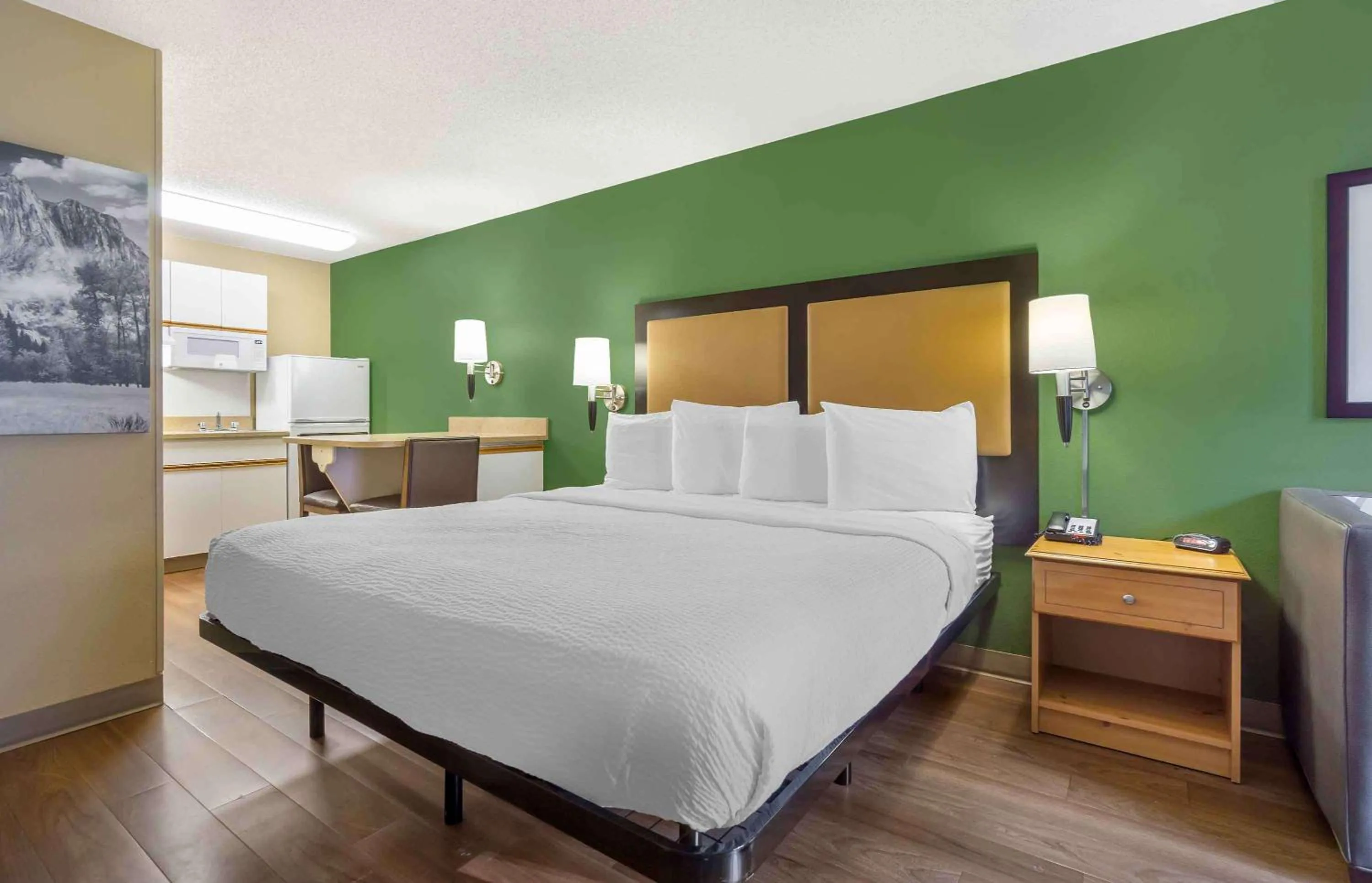 Bedroom, Bed in Extended Stay America Suites - Seattle - Bellevue - Factoria