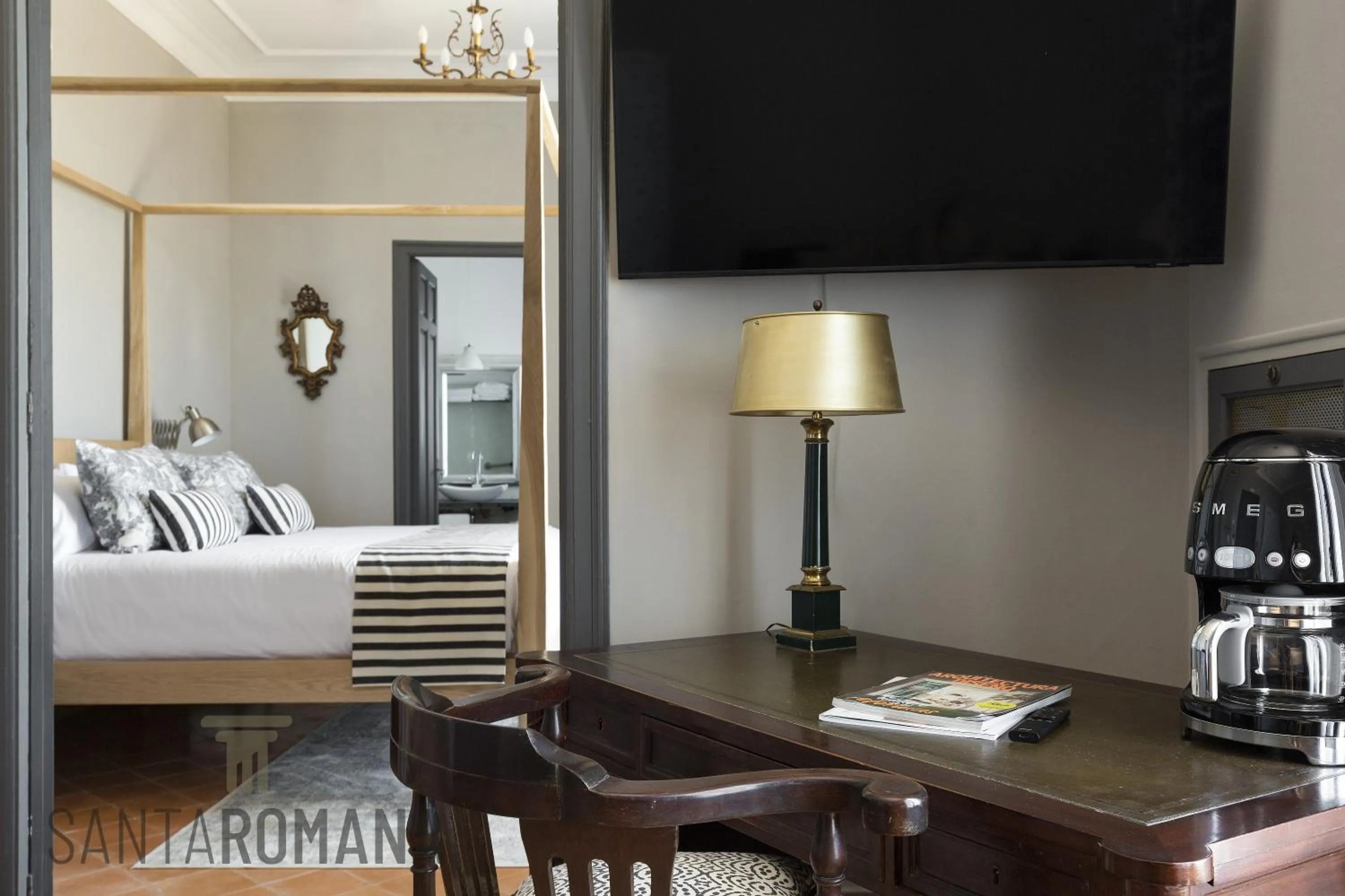 Living room, Bed in Santa Romana Apartments & Suites