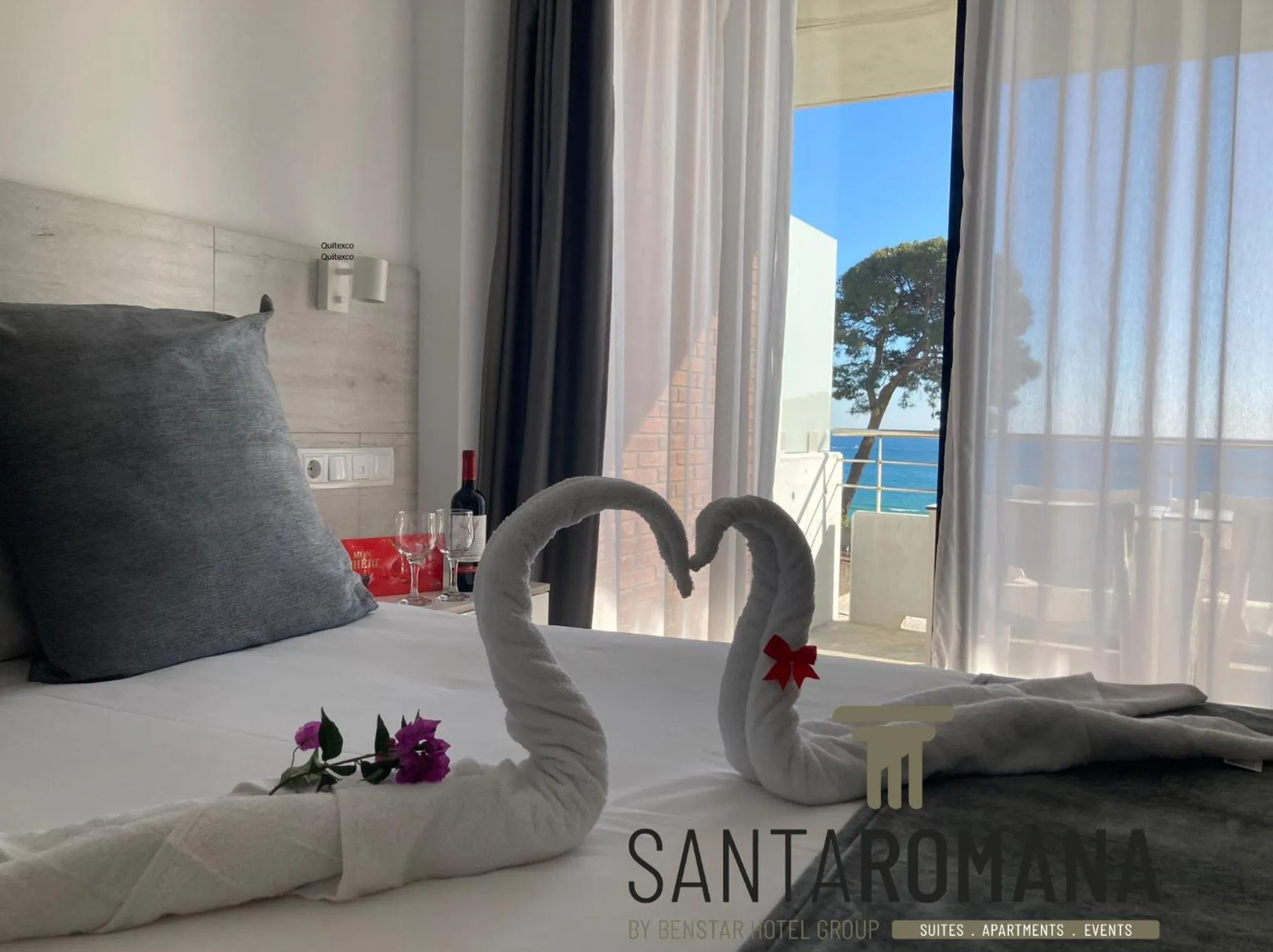 Bed in Santa Romana Apartments & Suites
