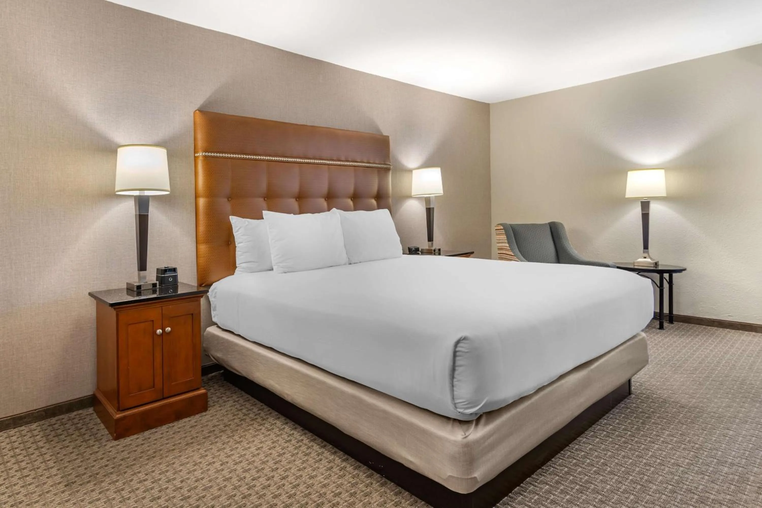 Bedroom, Bed in Drury Inn & Suites Atlanta Airport