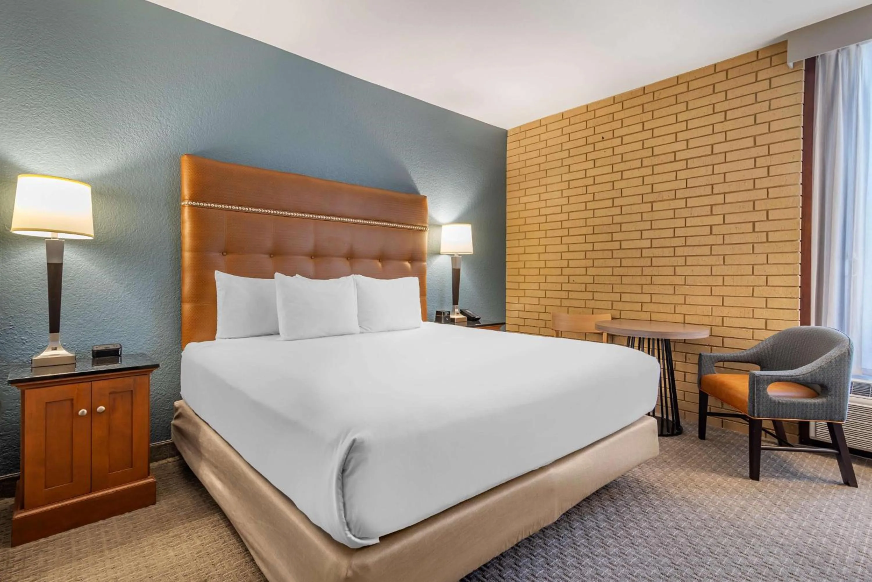 Bedroom, Bed in Drury Inn & Suites Atlanta Airport