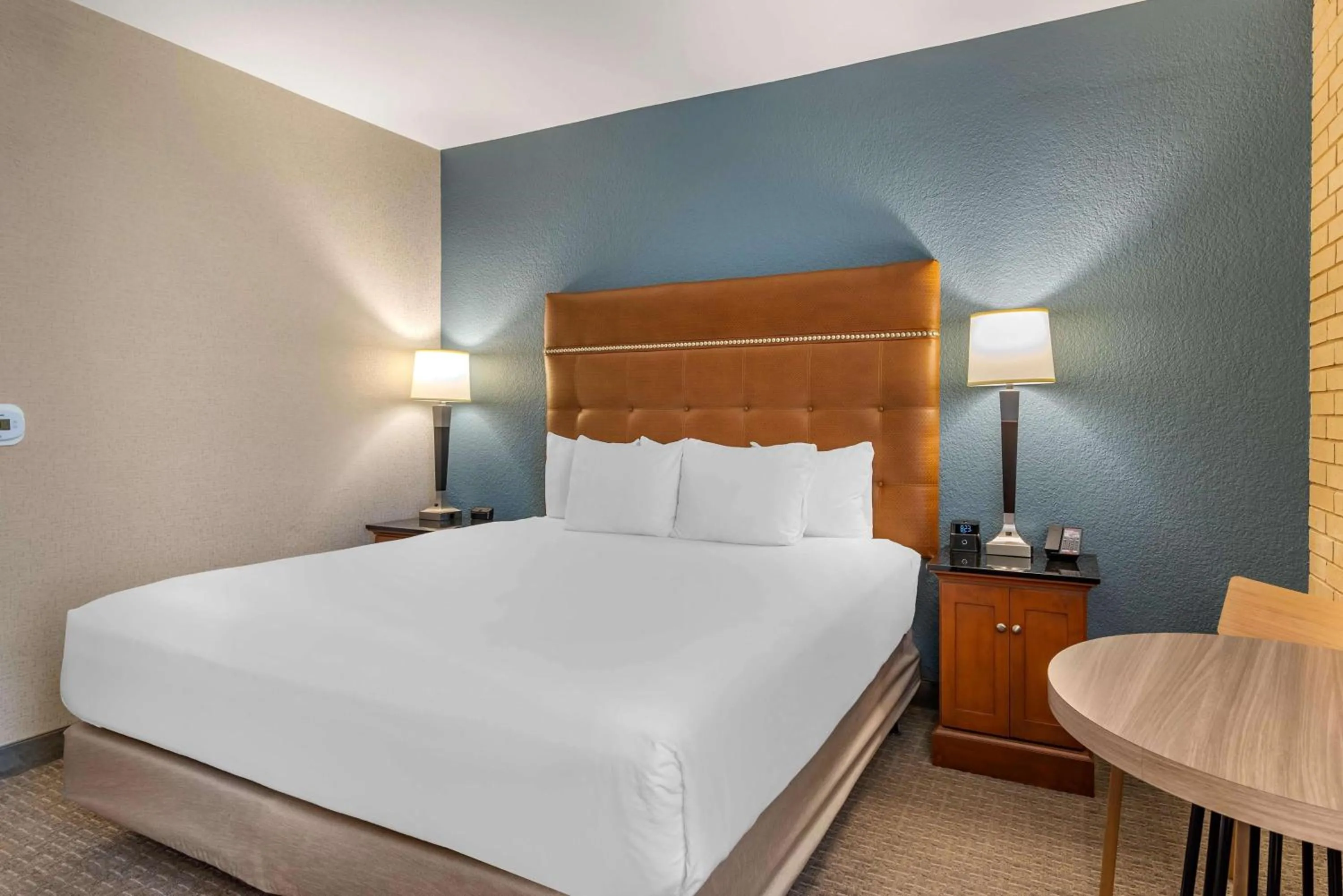 Bedroom, Bed in Drury Inn & Suites Atlanta Airport