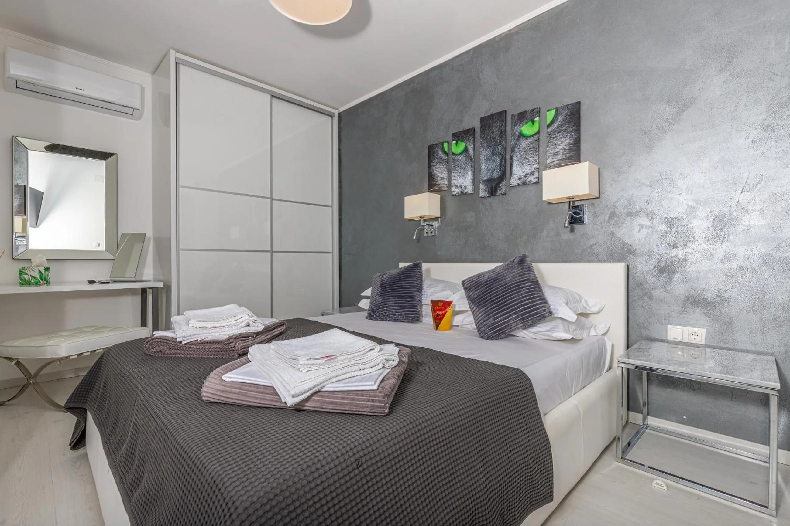 Bed in Apartment Rippl II