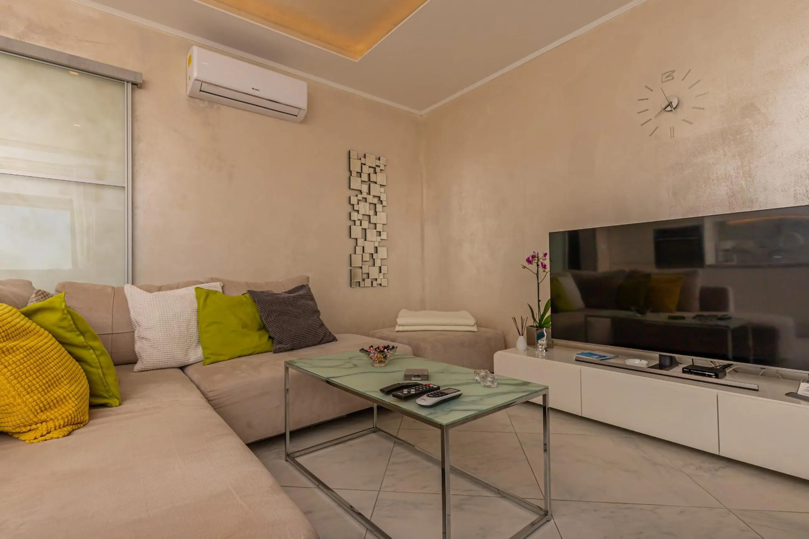 Communal lounge/ TV room in Apartment Rippl II