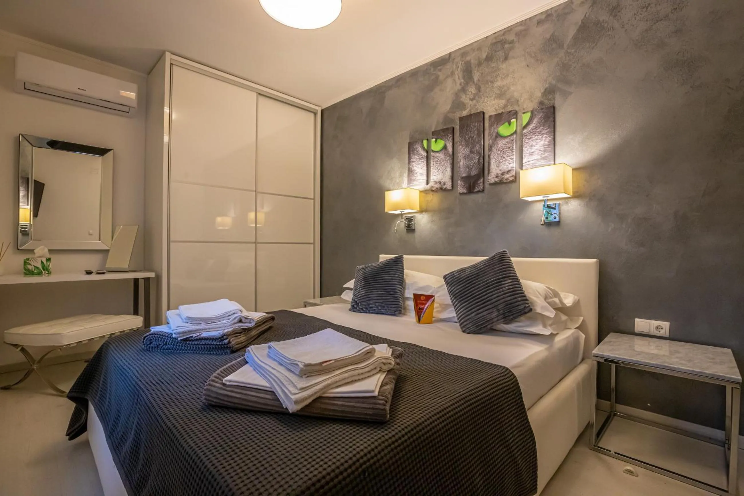 Bed in Apartment Rippl II