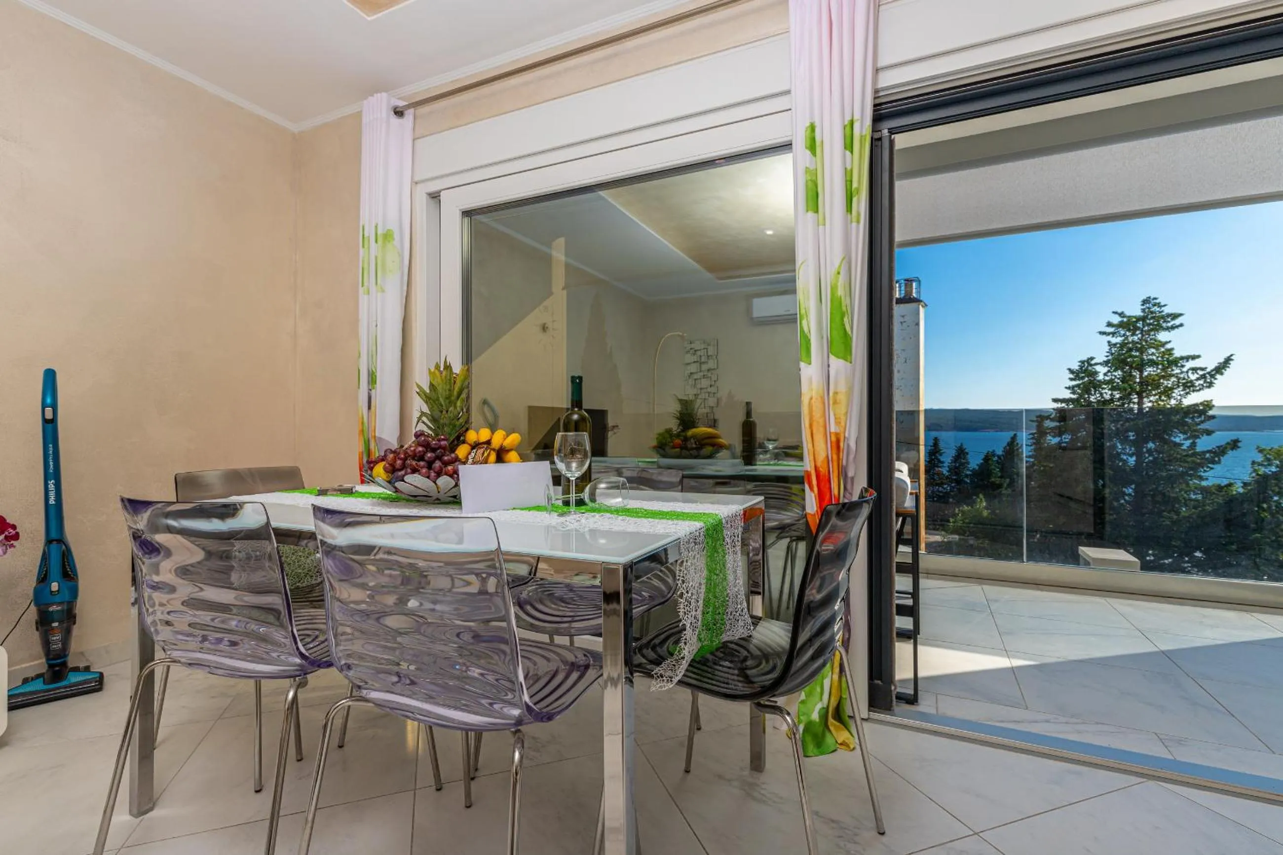 Day in Apartment Rippl II