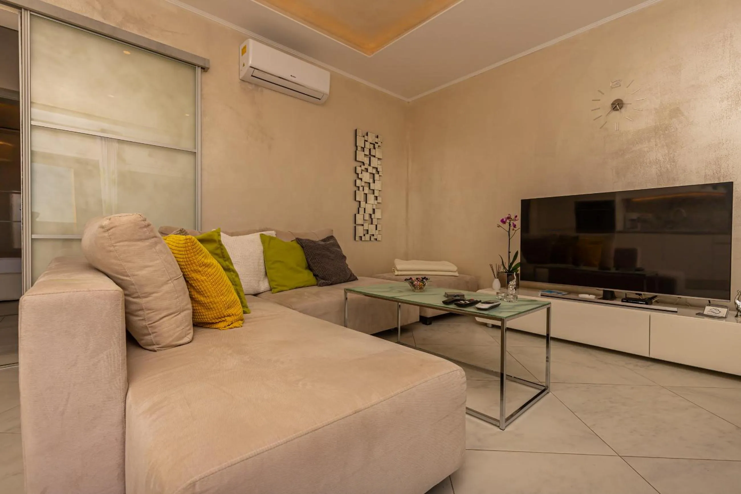 Communal lounge/ TV room in Apartment Rippl II