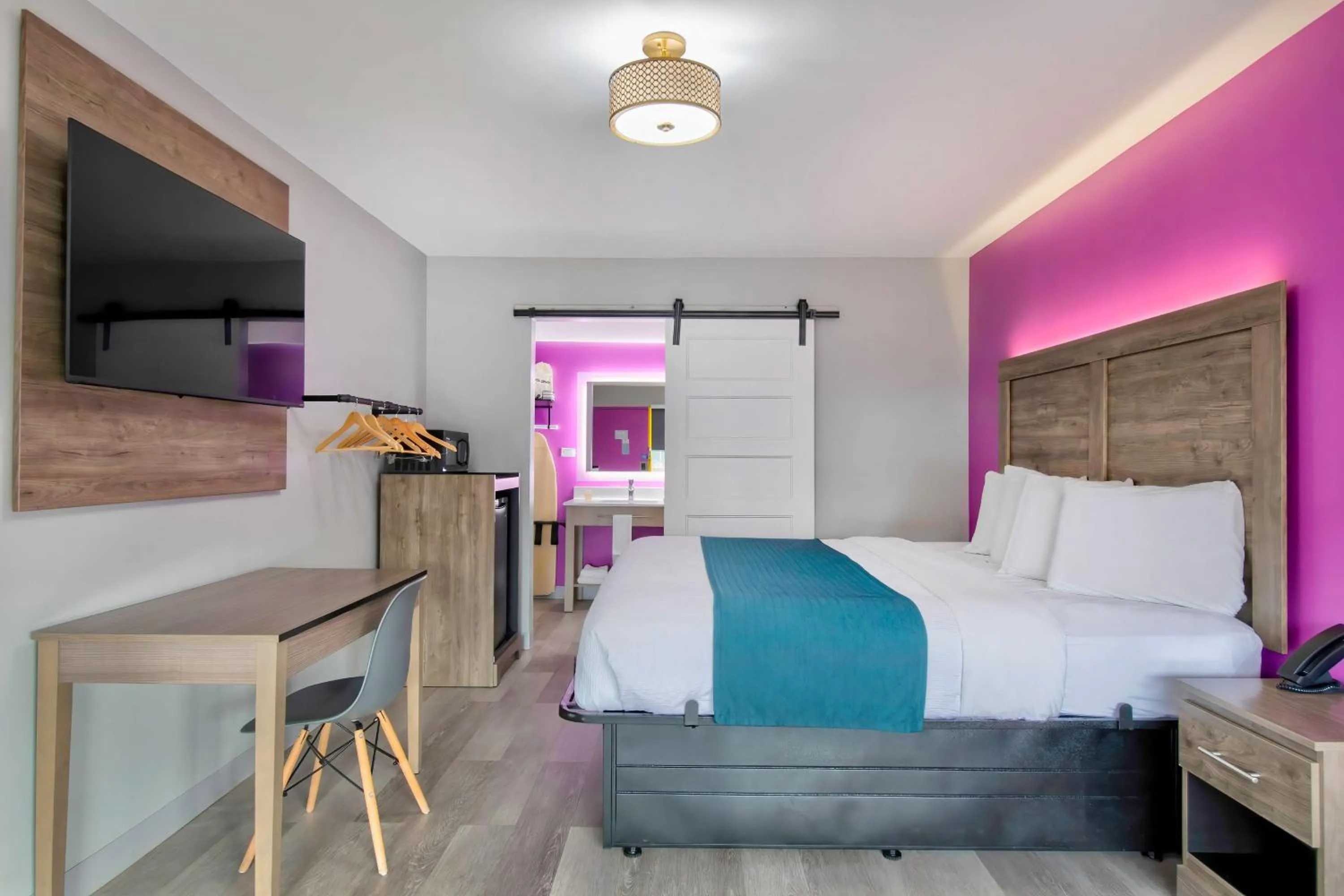 Bed in Motel 6 Tuscaloosa AL University