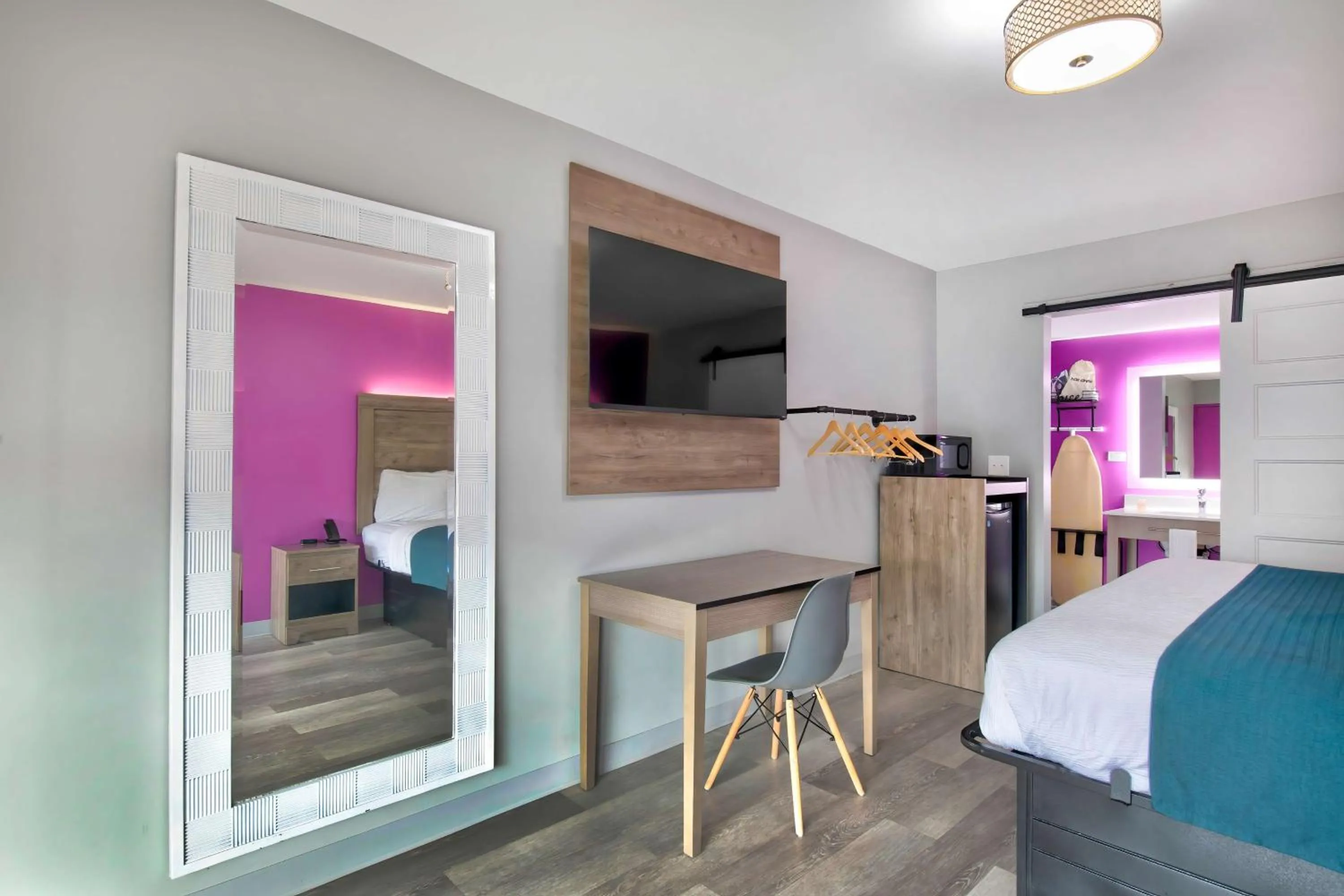 Bedroom, Bed in Motel 6 Tuscaloosa AL University