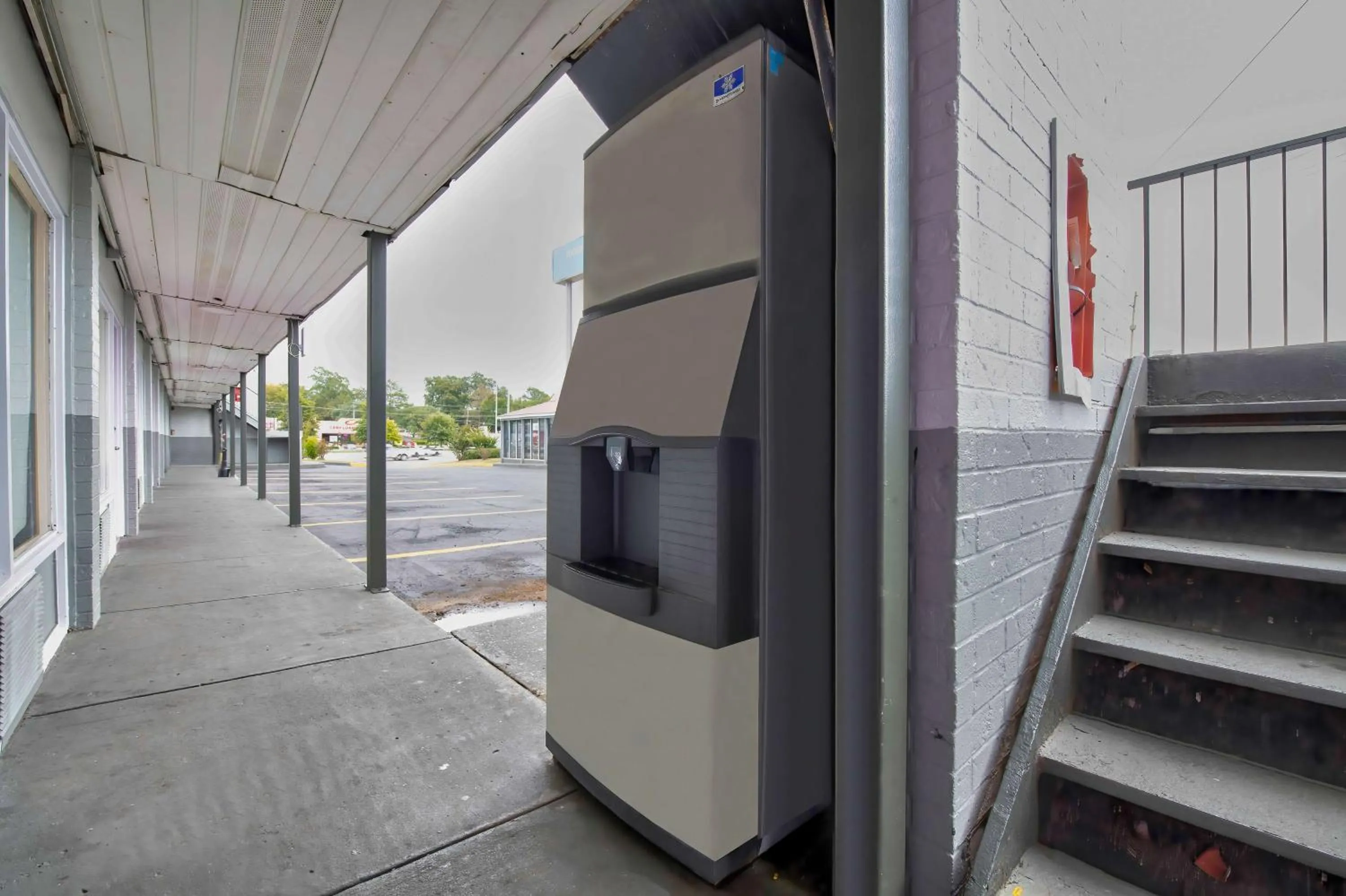 Property building in Motel 6 Tuscaloosa AL University