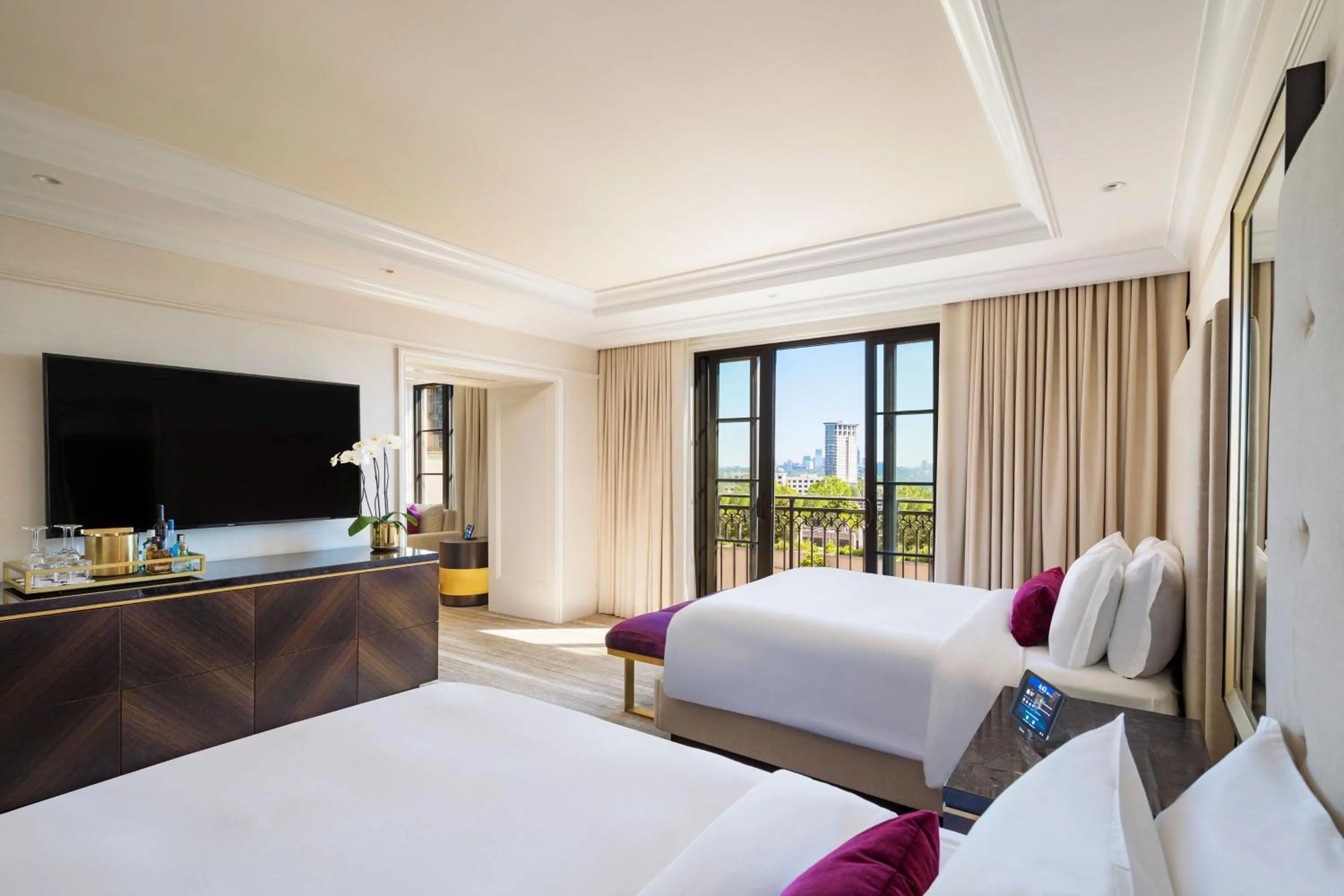 Photo of the whole room, Bed in The St. Regis Atlanta