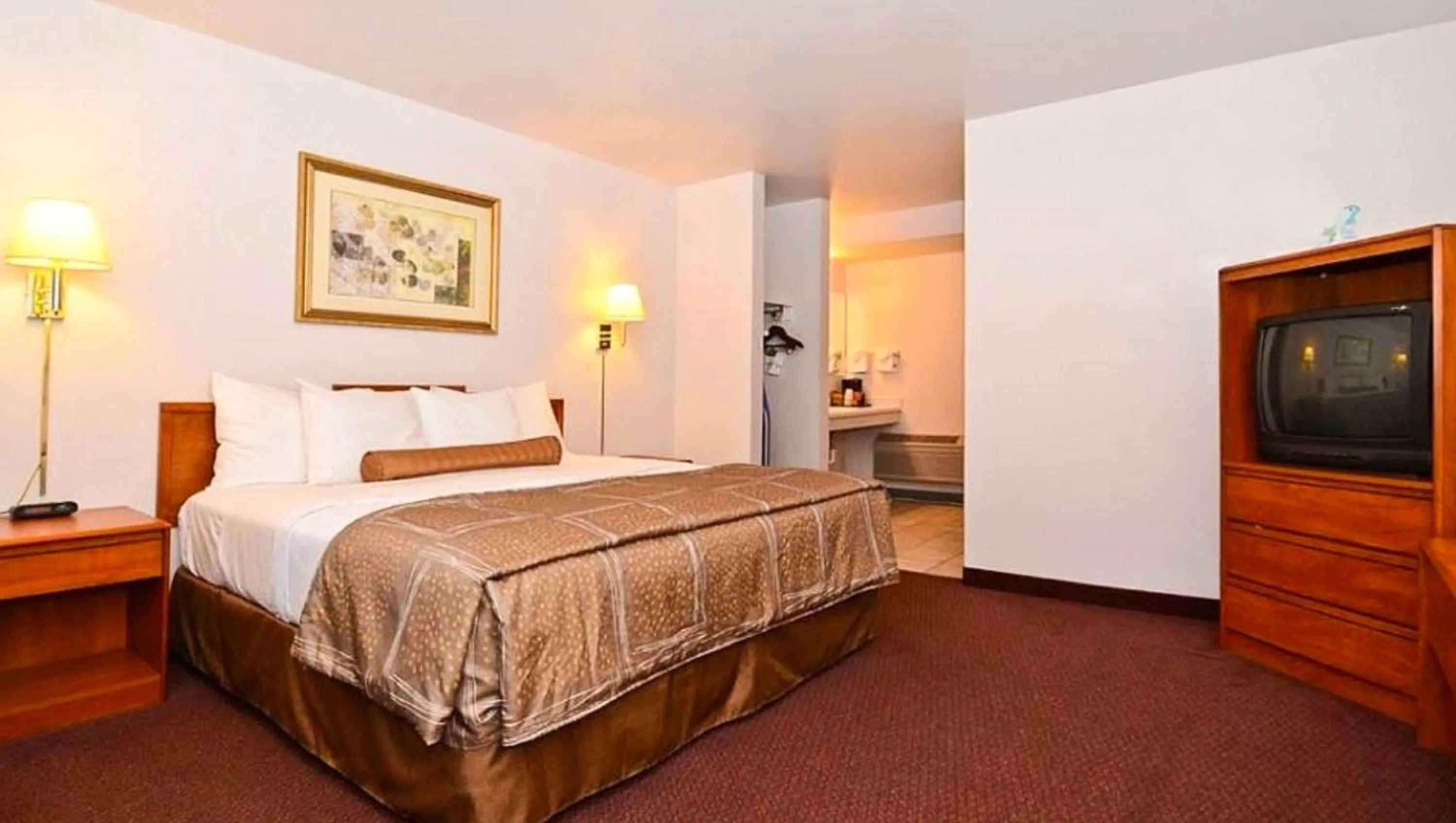 Photo of the whole room, Bed in Magnuson Hotel Manitou Springs