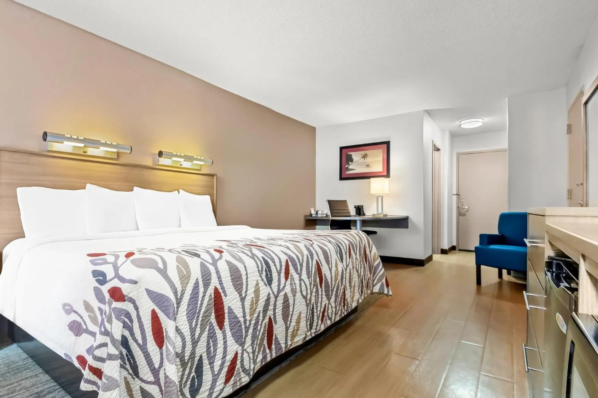 Photo of the whole room, Bed in Red Roof Inn Myrtle Beach Hotel - Market Commons