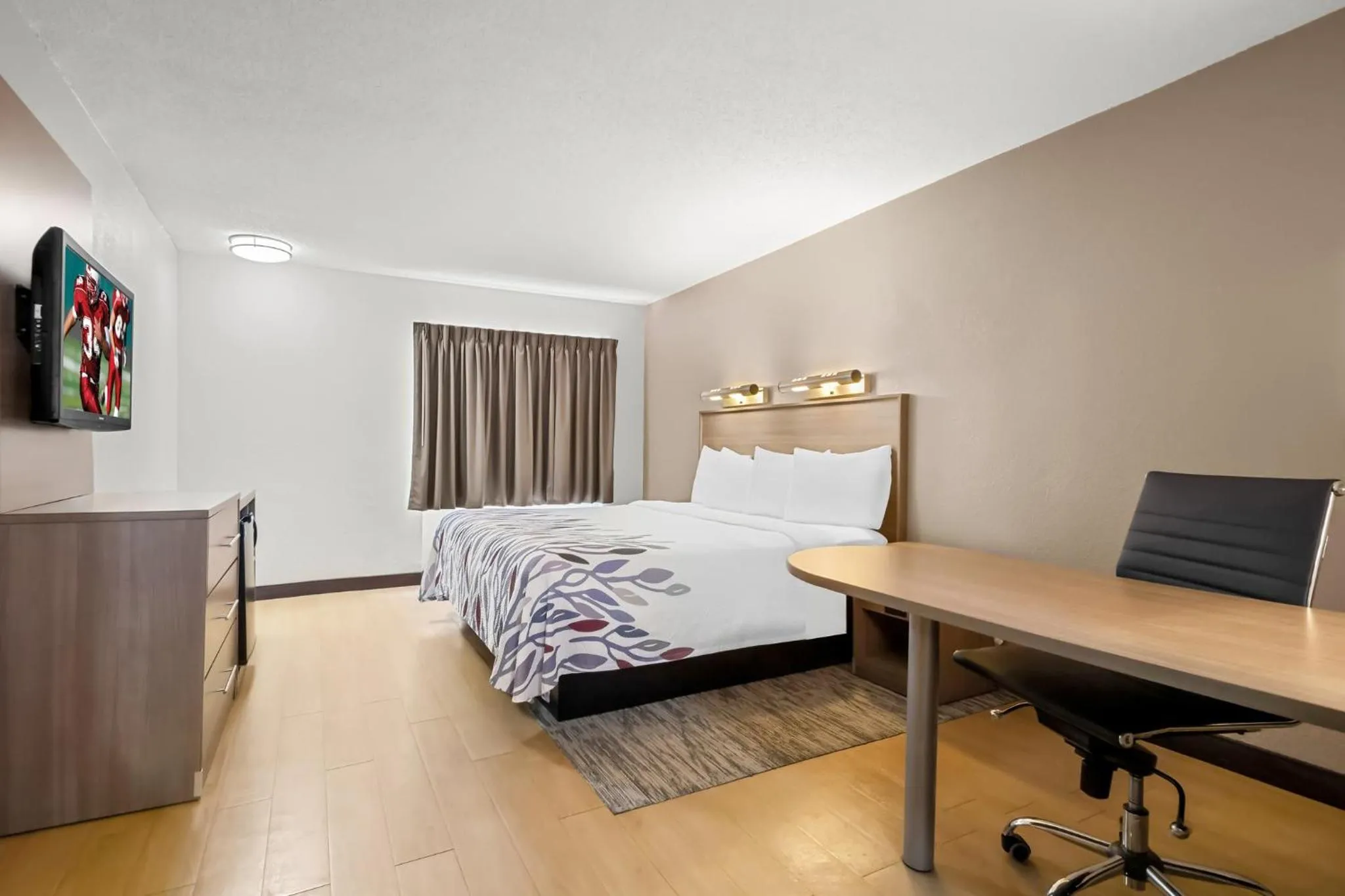 Photo of the whole room, Bed in Red Roof Inn Myrtle Beach Hotel - Market Commons