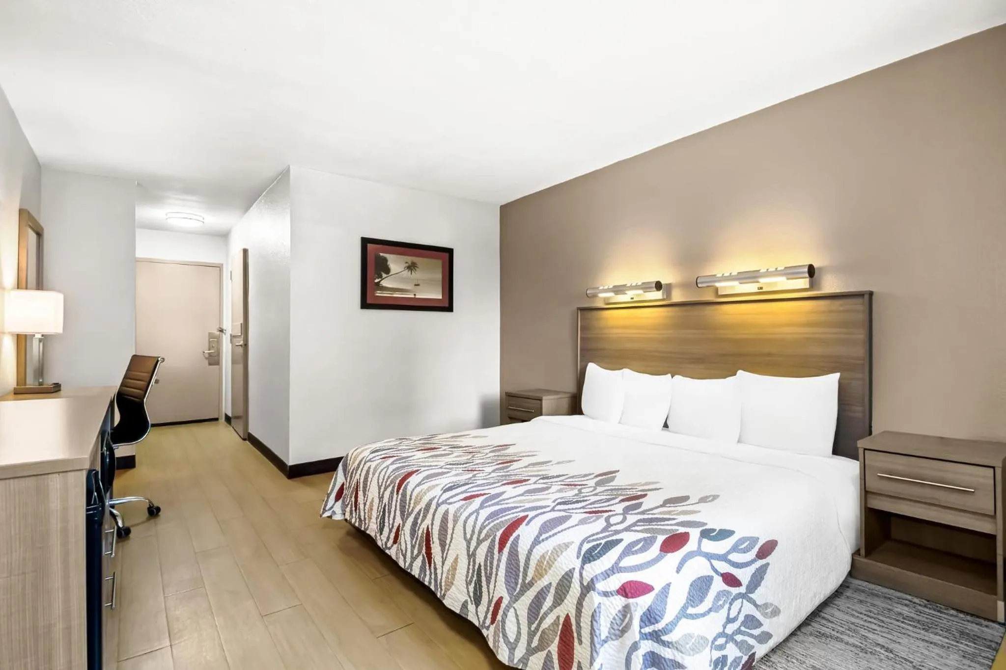 Photo of the whole room, Bed in Red Roof Inn Myrtle Beach Hotel - Market Commons