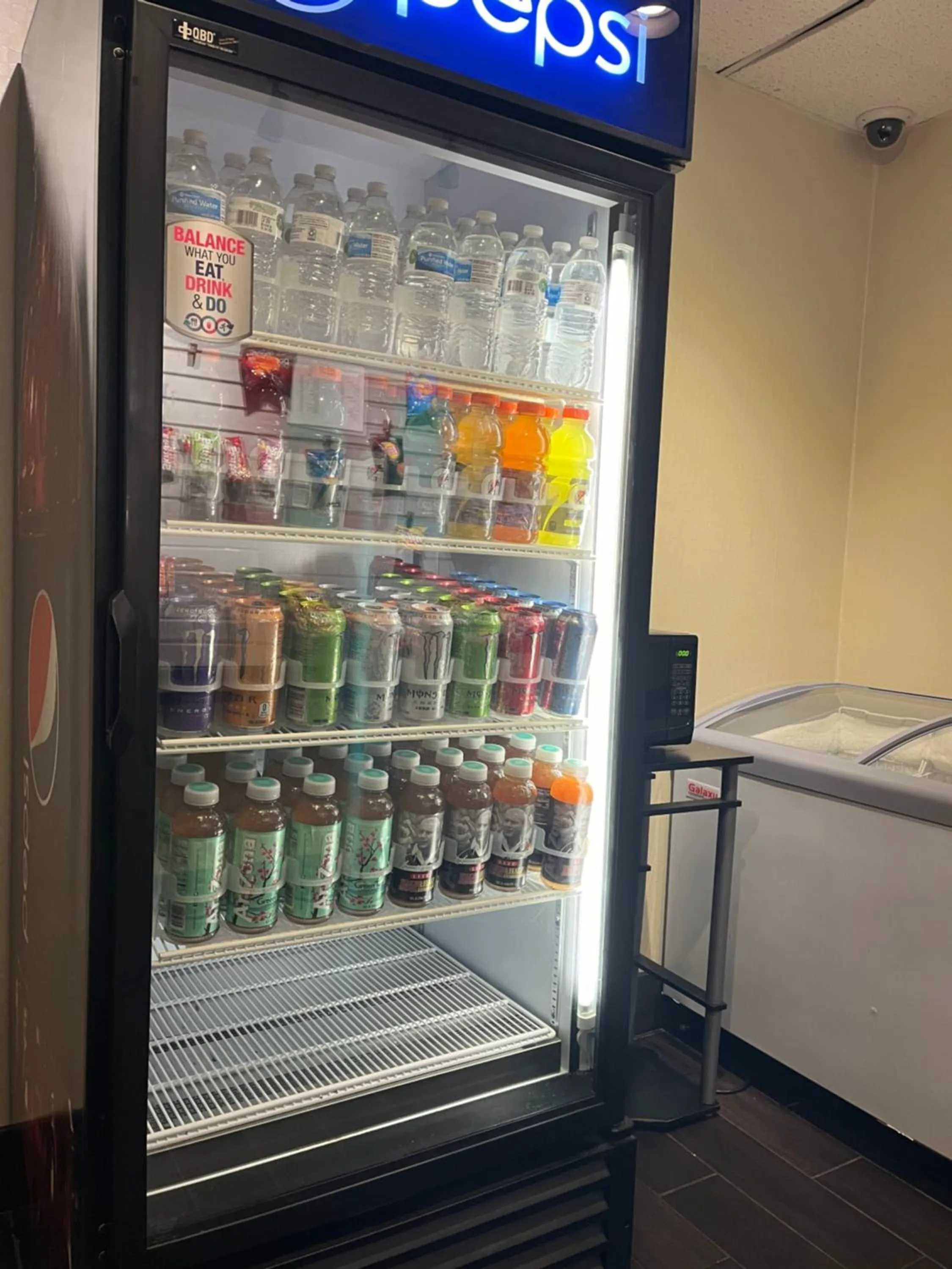 Shopping Area in Park Inn By Radisson Sharon