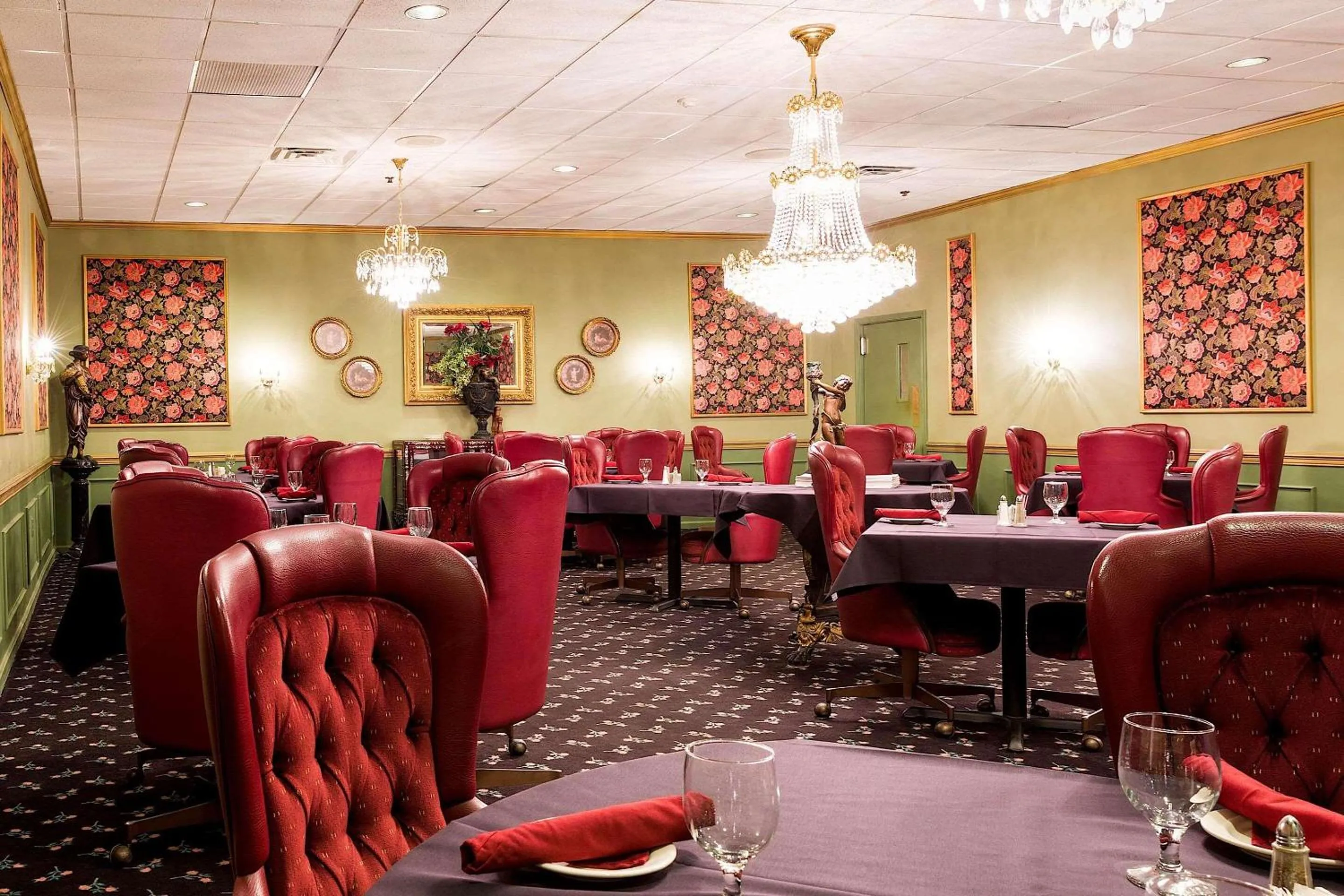 Restaurant/places to eat in Park Inn By Radisson Sharon