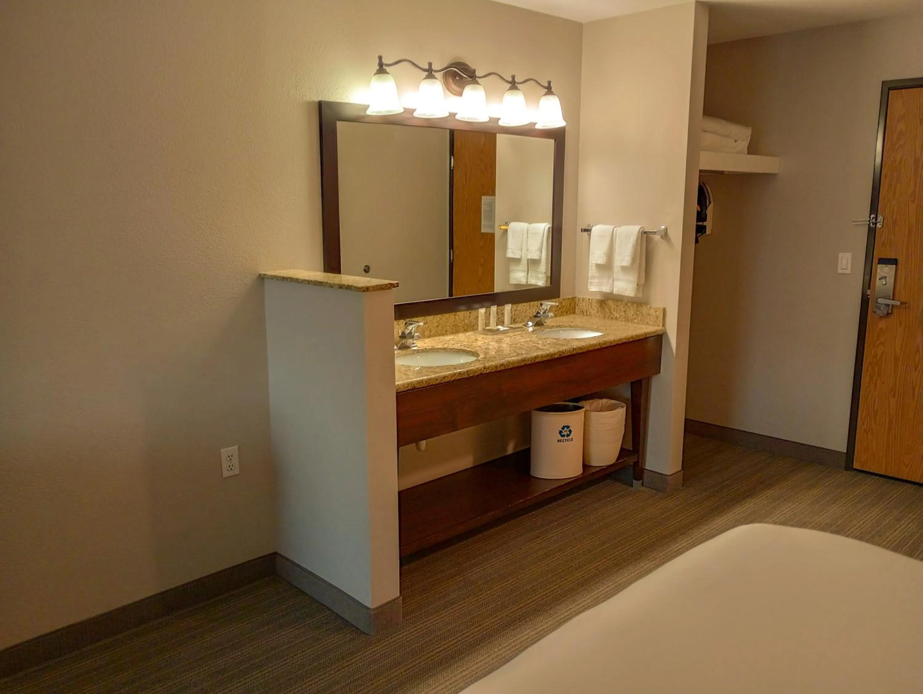 Bathroom, Bed in Country Inn & Suites by Radisson, Portland International Airport, OR
