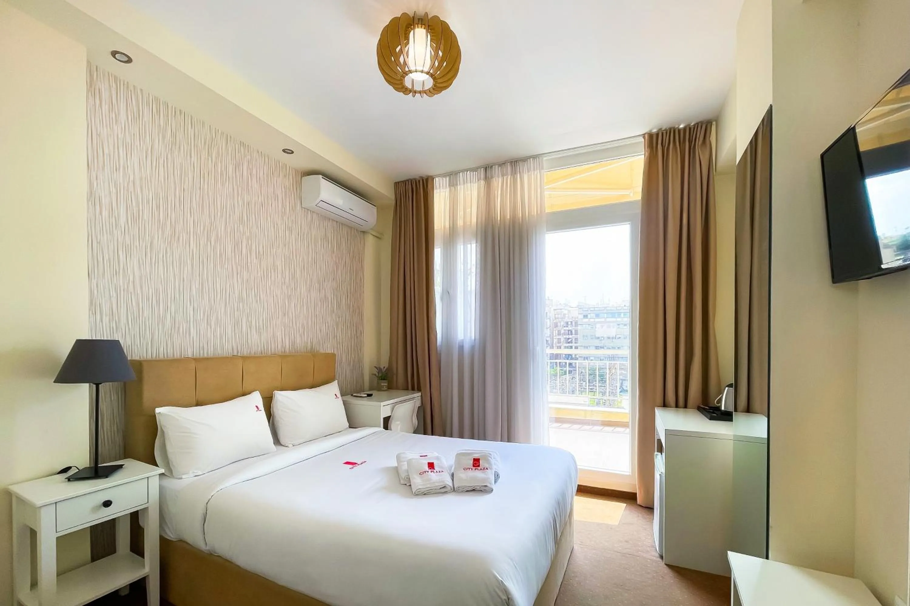 Bed in City Plaza Apartments & Rooms