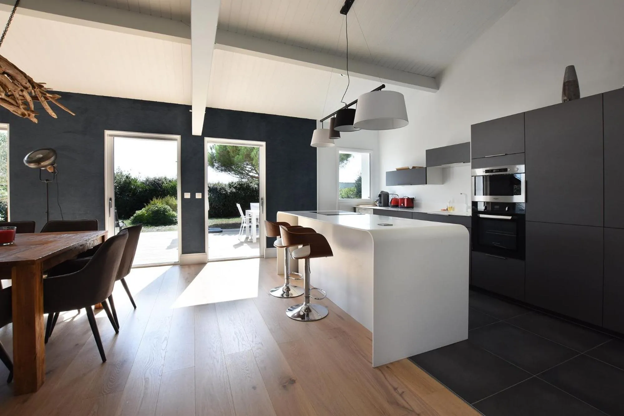 Dining area in Villa Mer 4 Etoiles - 90 M de la mer Sea and Mountain Pleasure