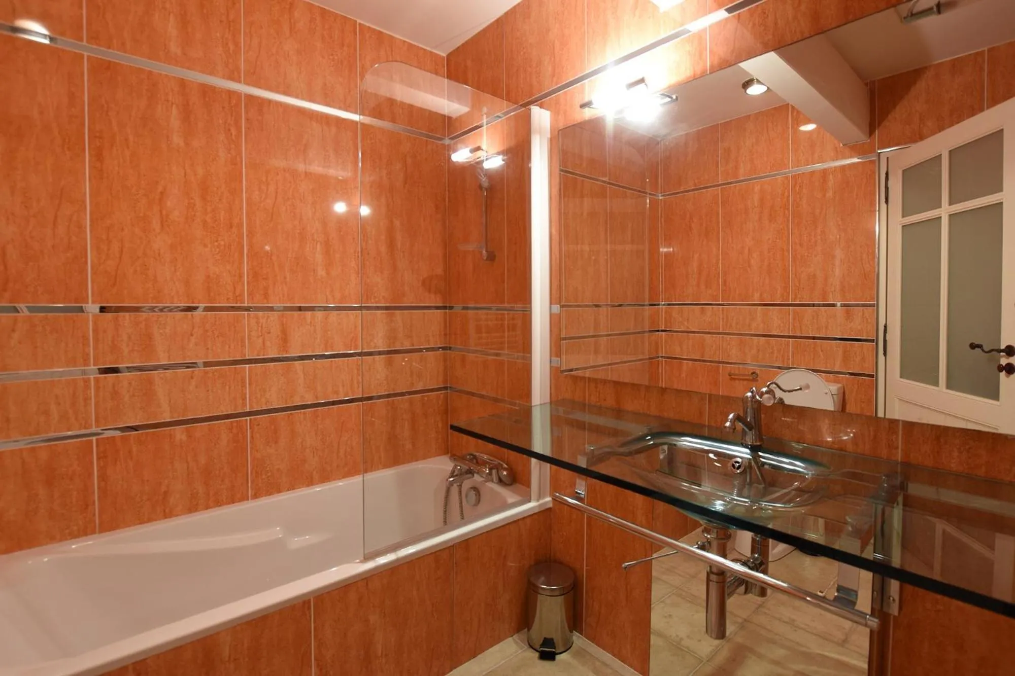 Toilet in Villa Mer 4 Etoiles - 90 M de la mer Sea and Mountain Pleasure