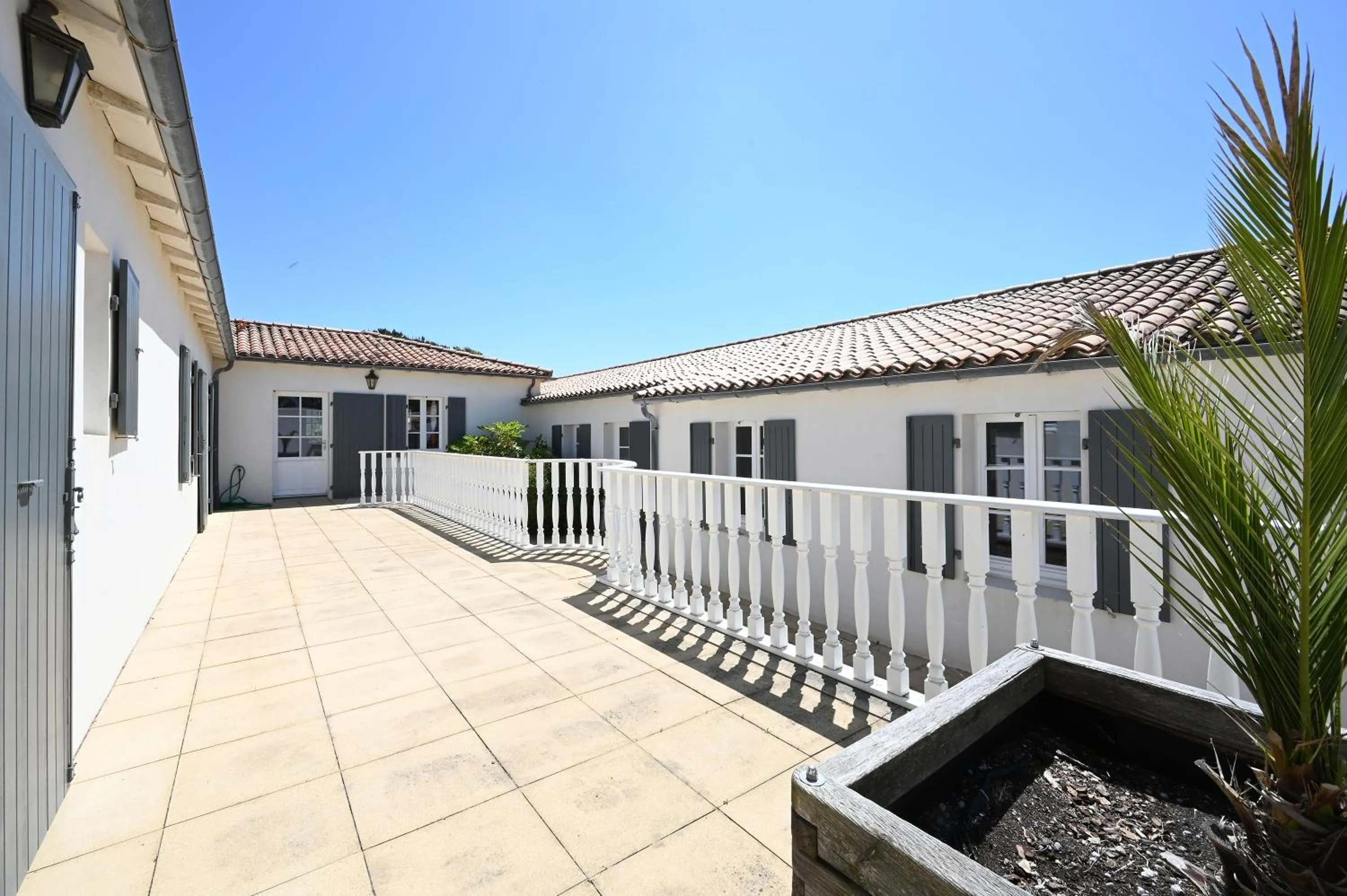 Patio in Villa Mer 4 Etoiles - 90 M de la mer Sea and Mountain Pleasure