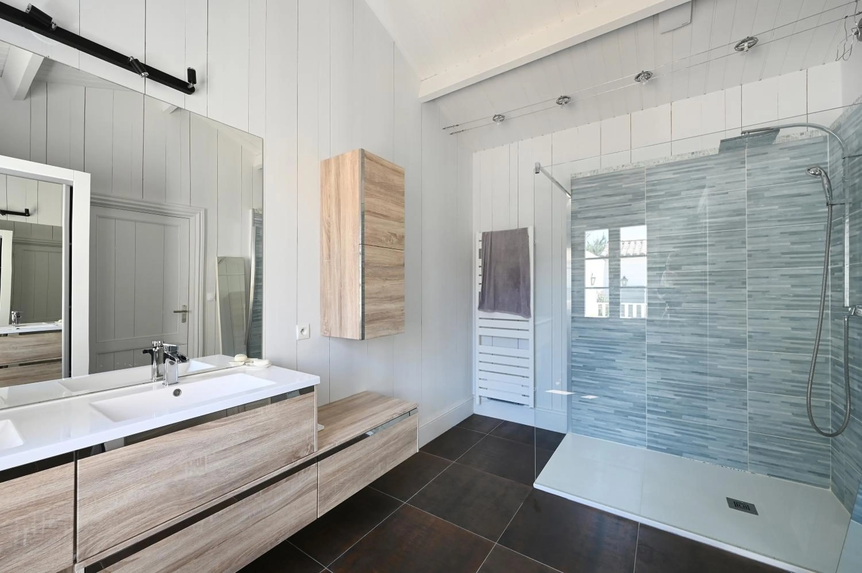 Shower in Villa Mer 4 Etoiles - 90 M de la mer Sea and Mountain Pleasure