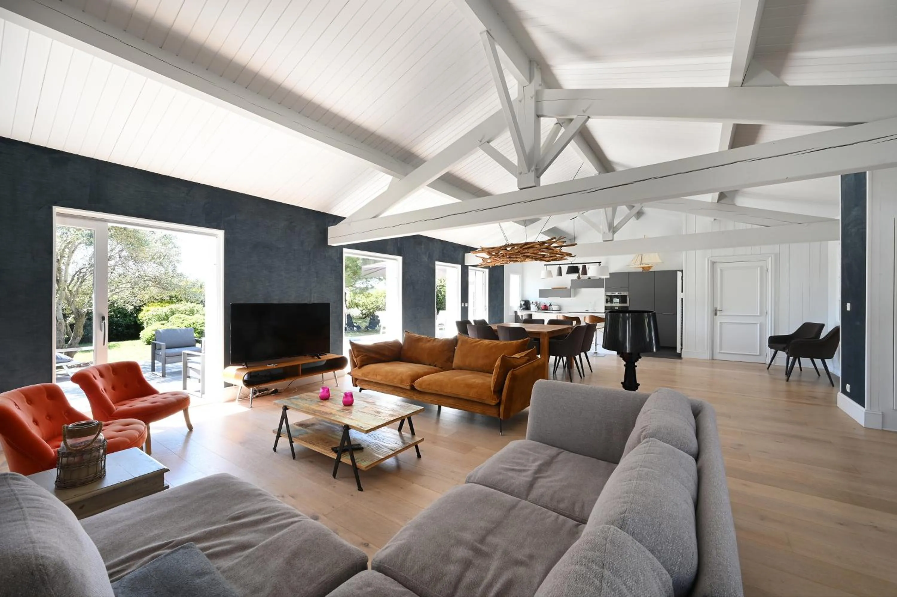 Communal lounge/ TV room in Villa Mer 4 Etoiles - 90 M de la mer Sea and Mountain Pleasure