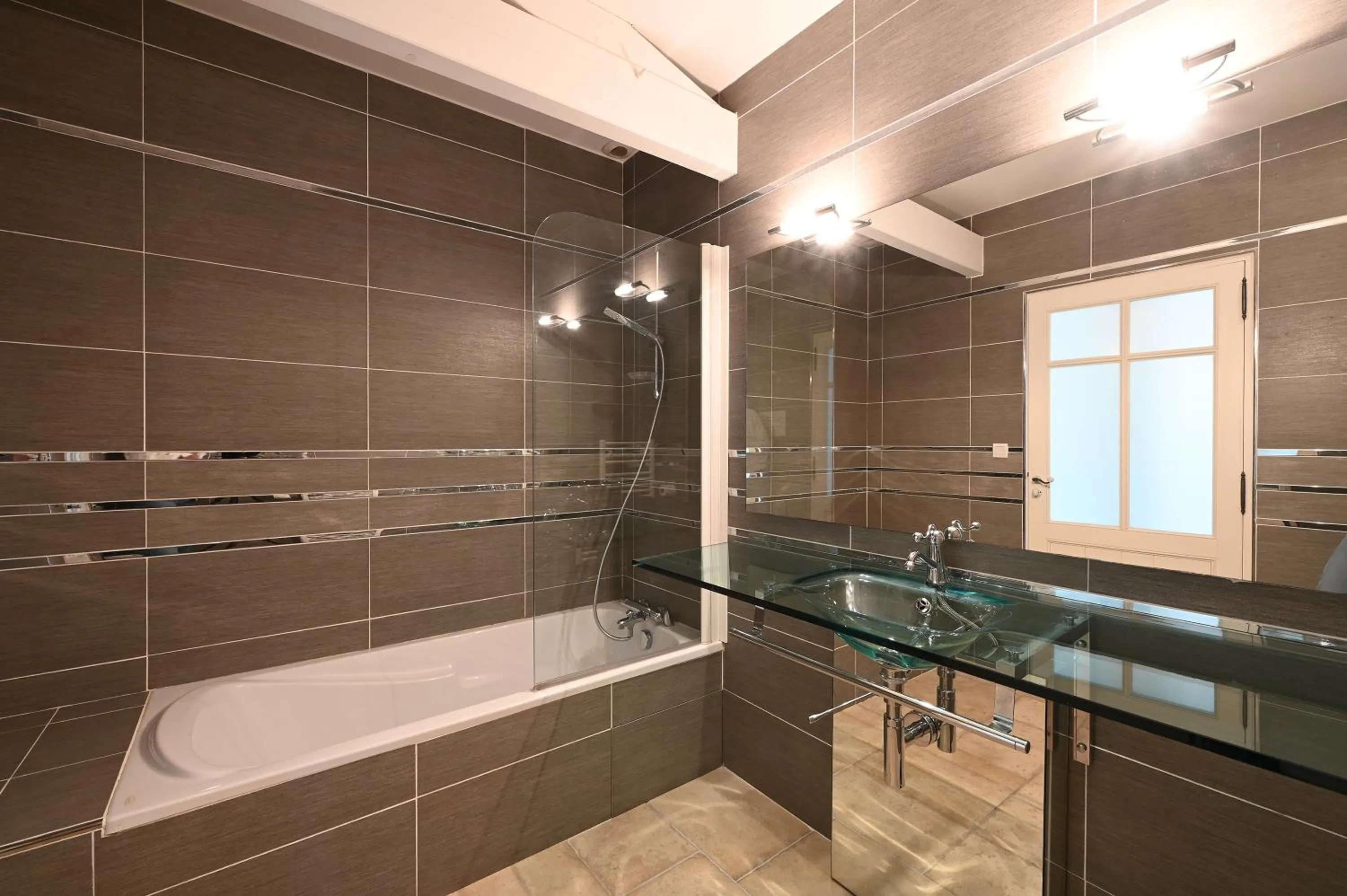 Toilet in Villa Mer 4 Etoiles - 90 M de la mer Sea and Mountain Pleasure
