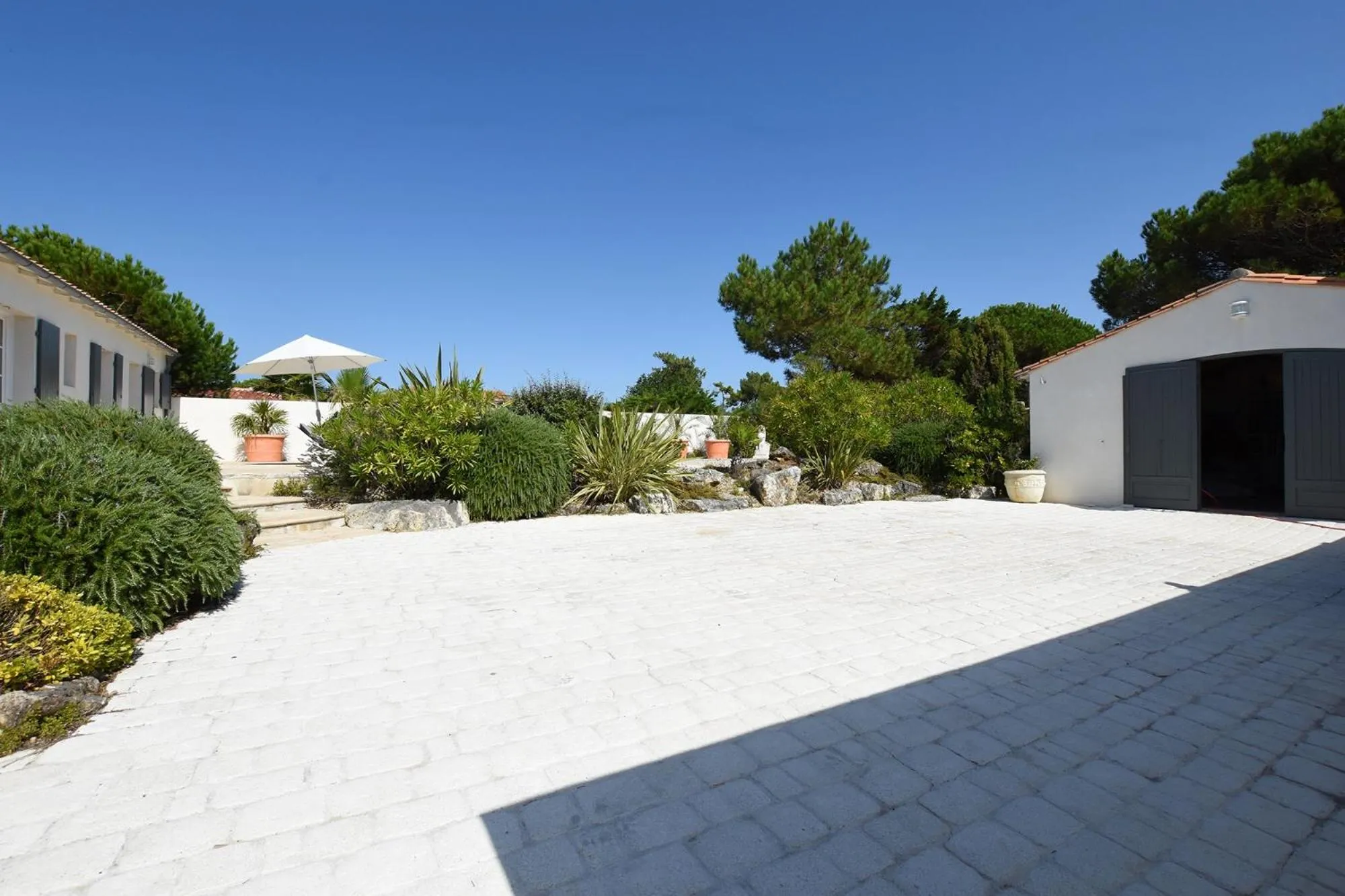 Property building in Villa Mer 4 Etoiles - 90 M de la mer Sea and Mountain Pleasure