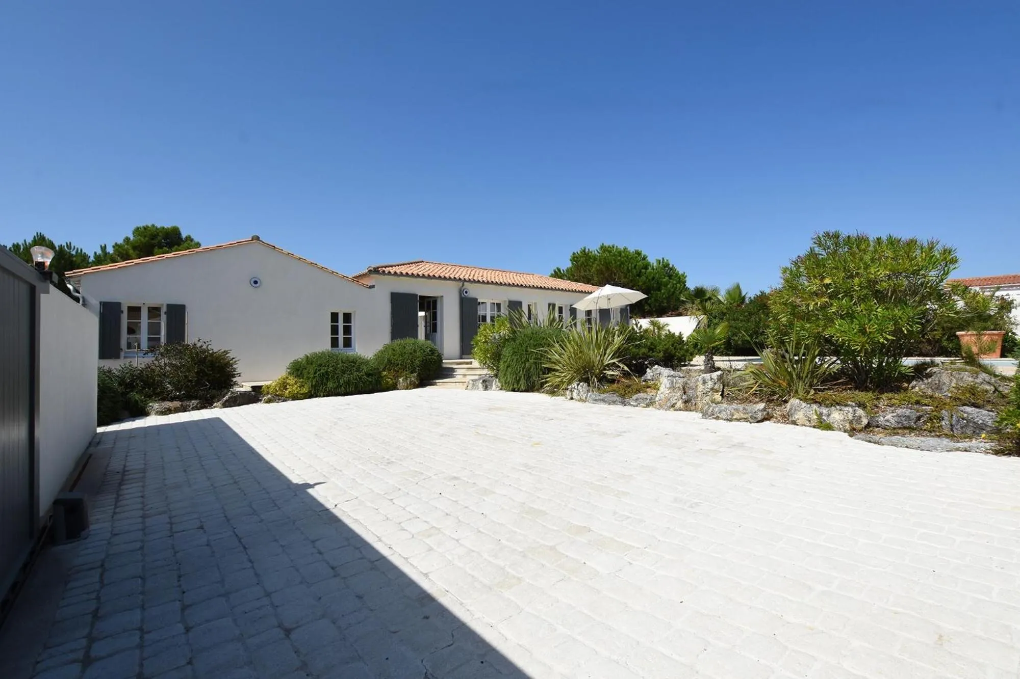 Property building in Villa Mer 4 Etoiles - 90 M de la mer Sea and Mountain Pleasure