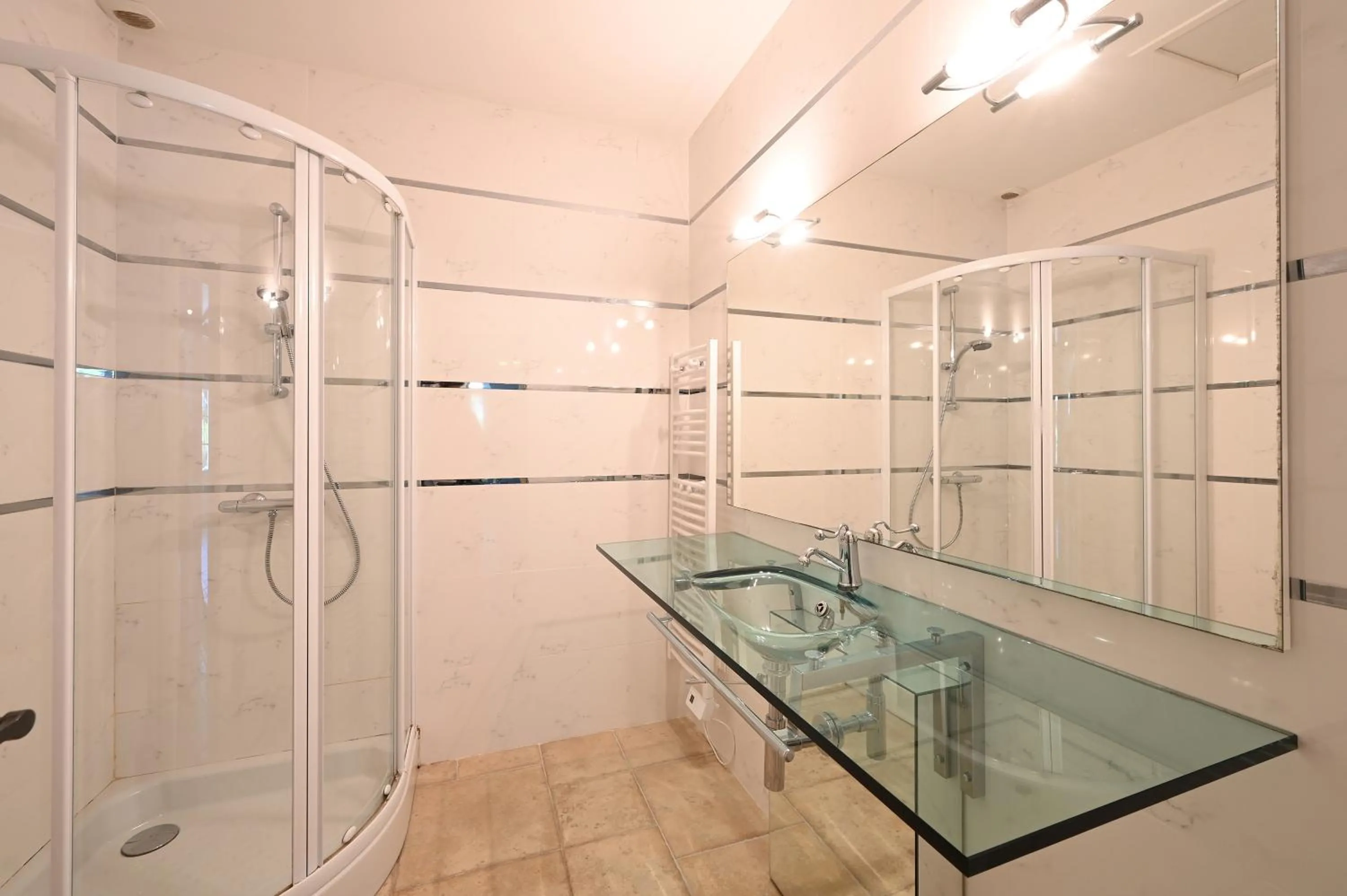 Shower in Villa Mer 4 Etoiles - 90 M de la mer Sea and Mountain Pleasure