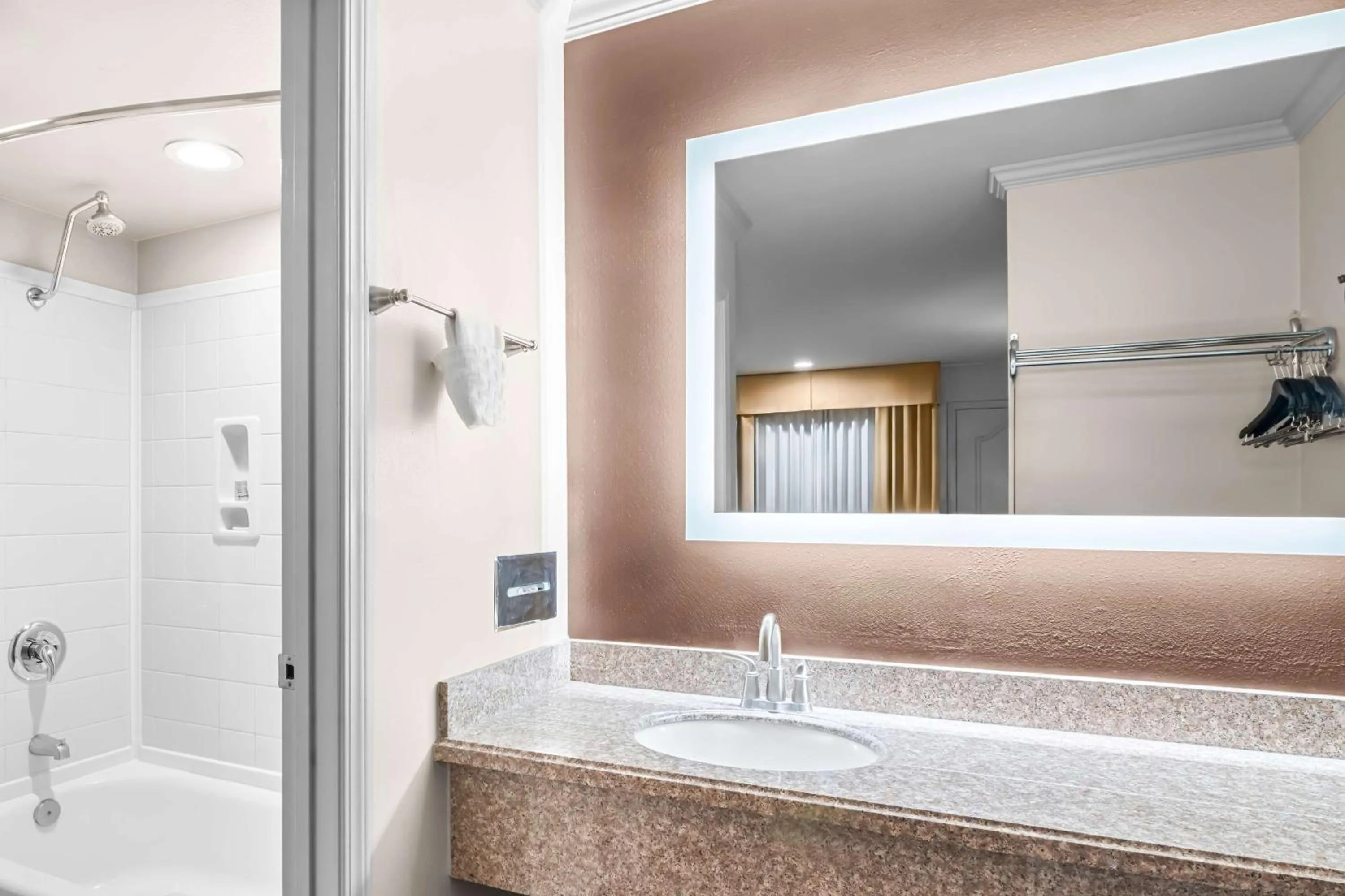 Bathroom in Best Western Skyline Motor Lodge