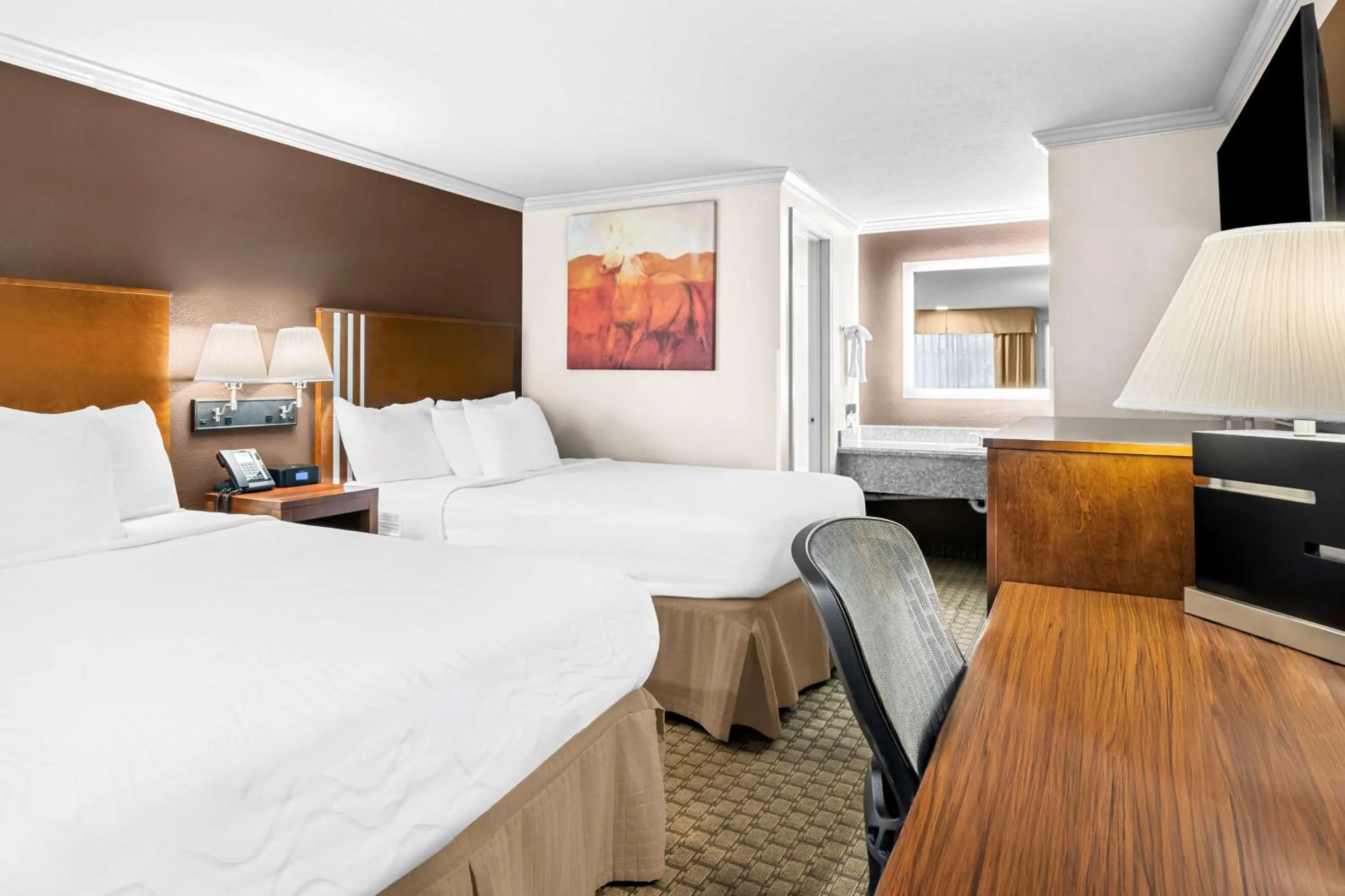 Bedroom, Bed in Best Western Skyline Motor Lodge