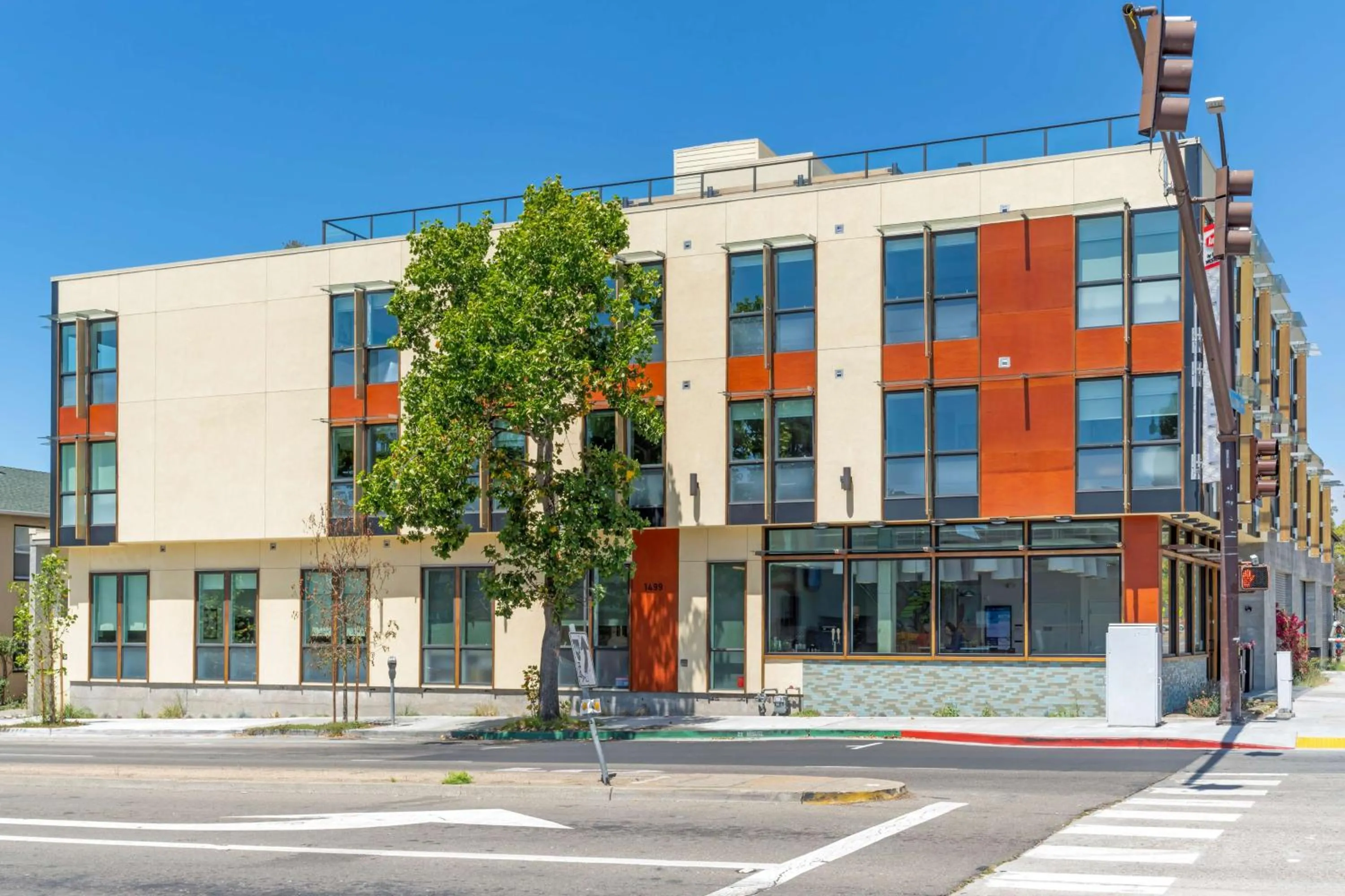 Property building in Aiden by Best Western Berkeley