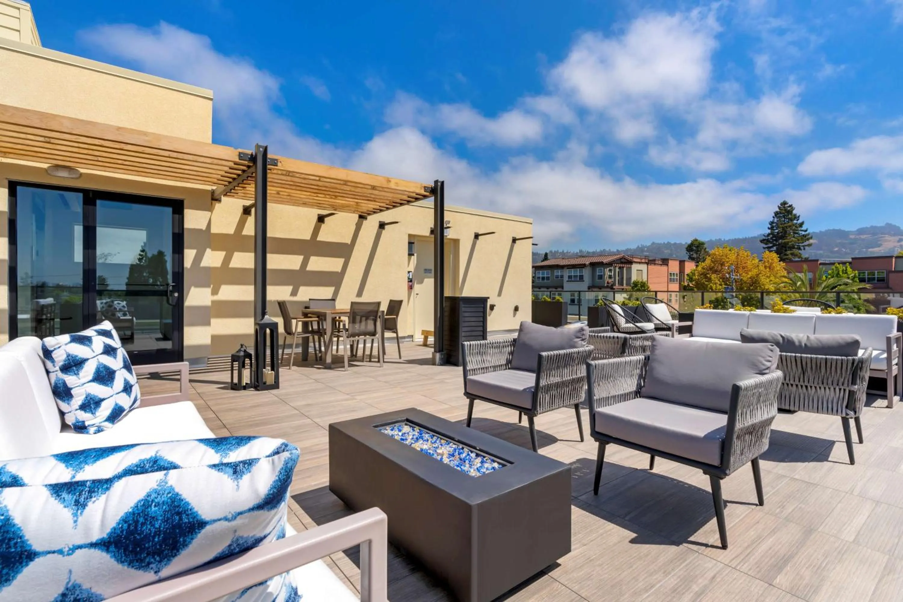 Lounge or bar in Aiden by Best Western Berkeley