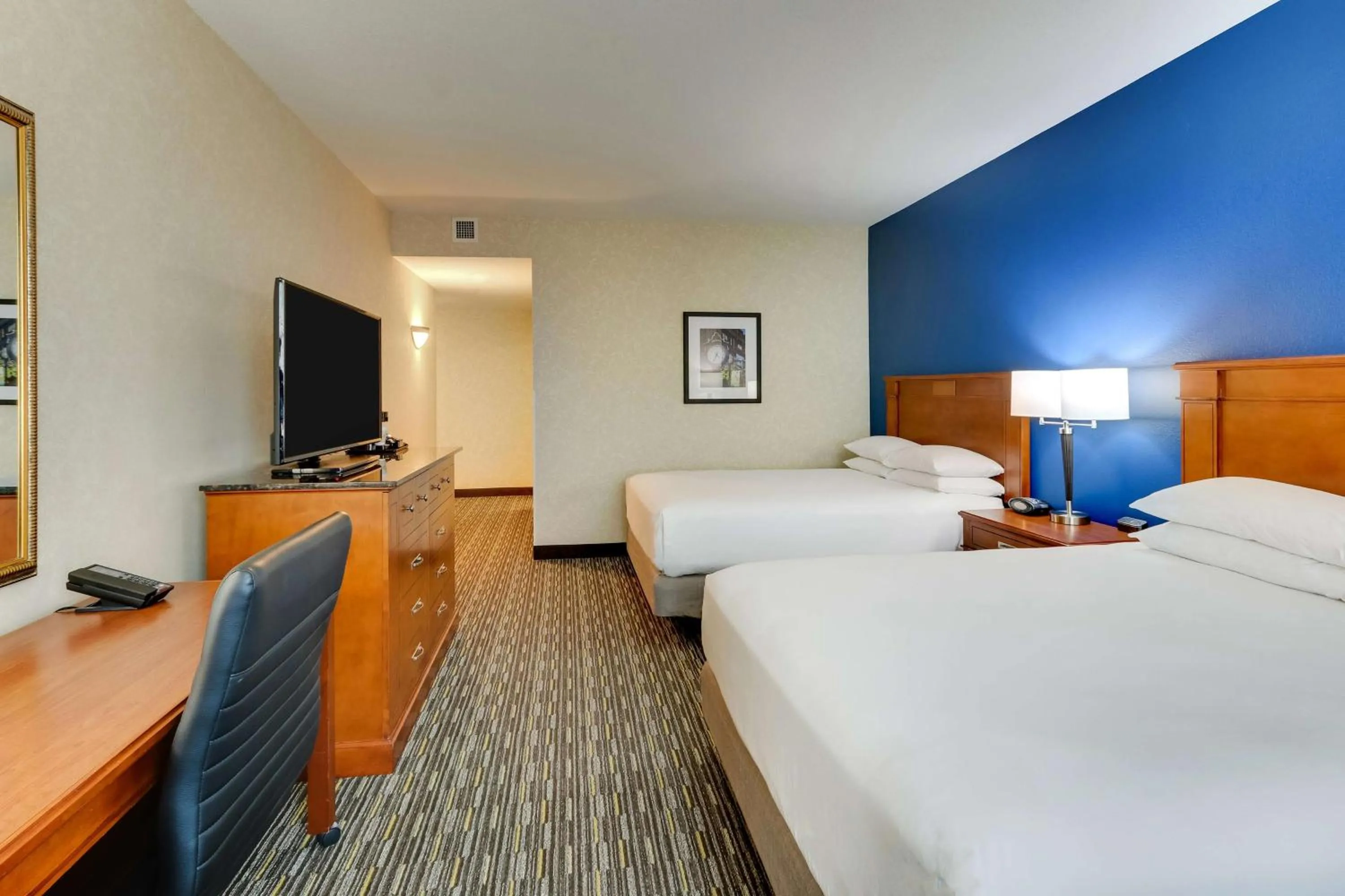 Bedroom, Bed in Drury Inn & Suites Sikeston