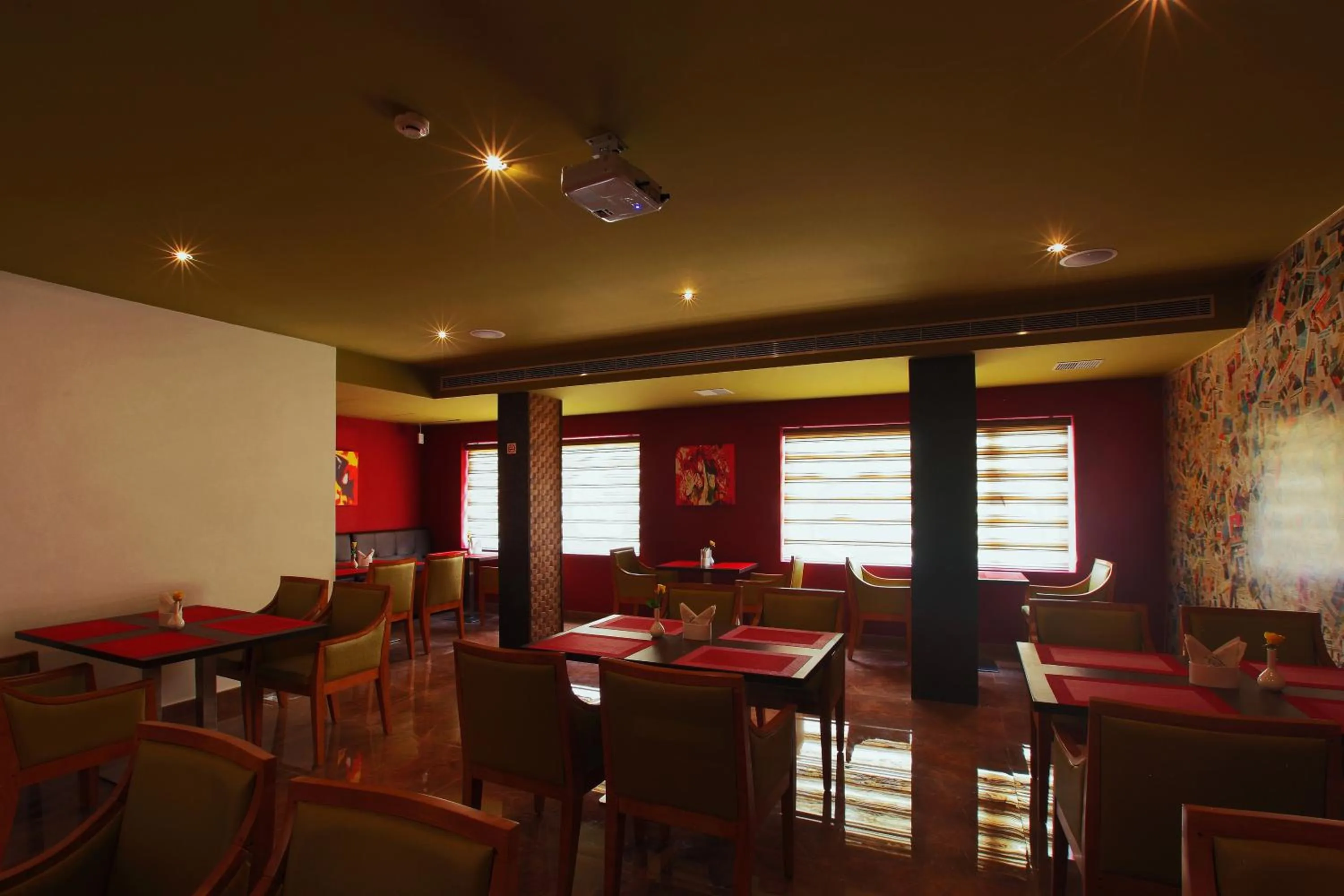 Restaurant/places to eat in Hotel Park Residency Thrissur