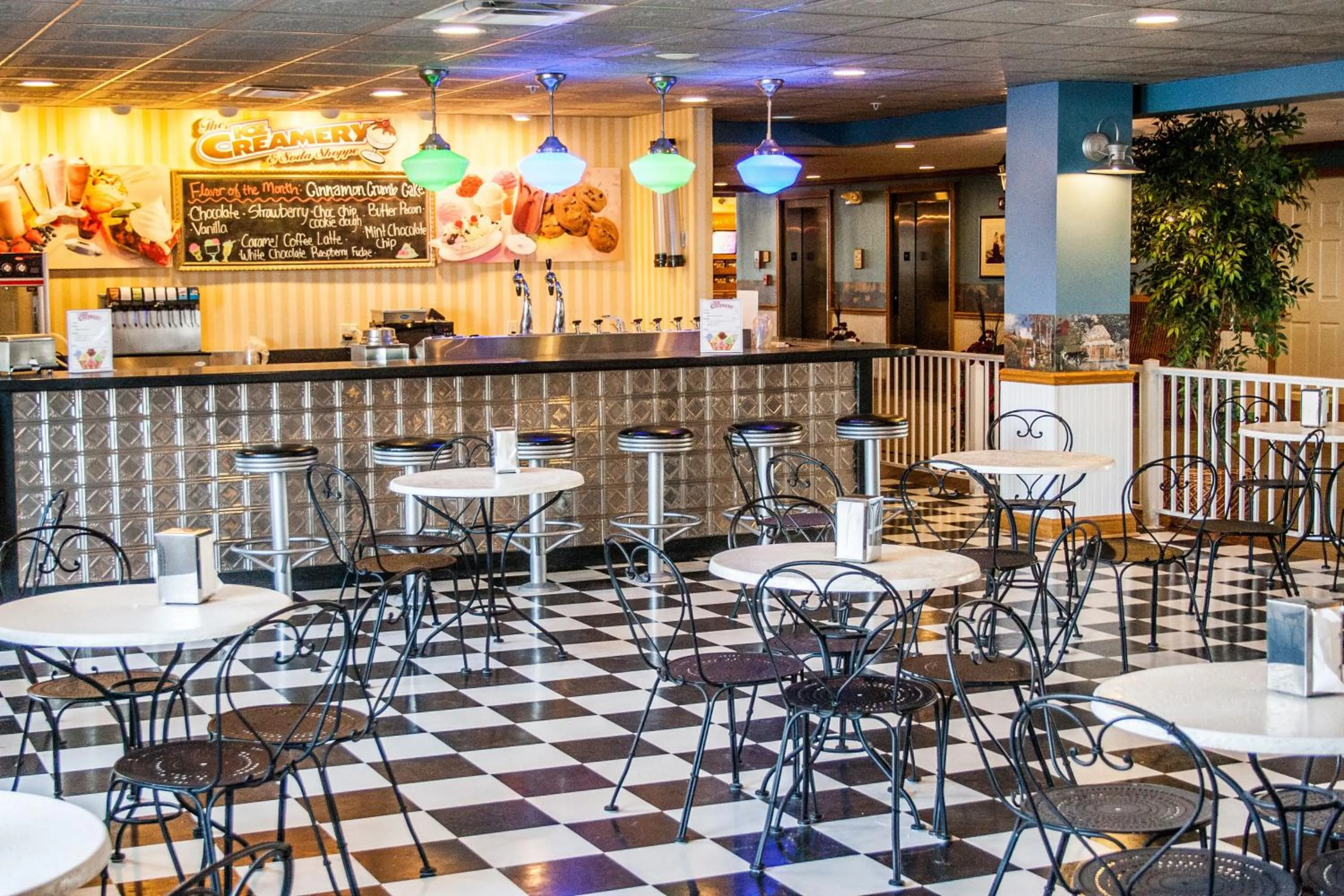 Restaurant/places to eat in Blue Gate Garden Inn