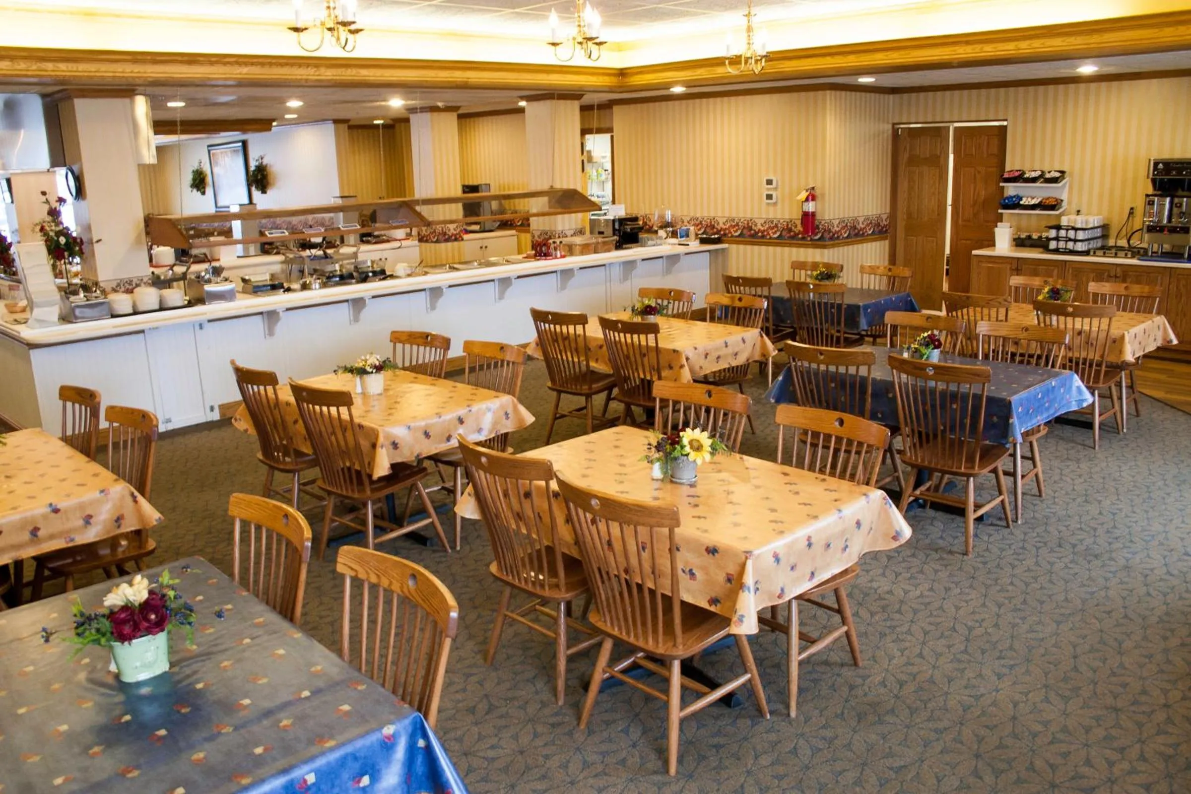 Breakfast in Blue Gate Garden Inn