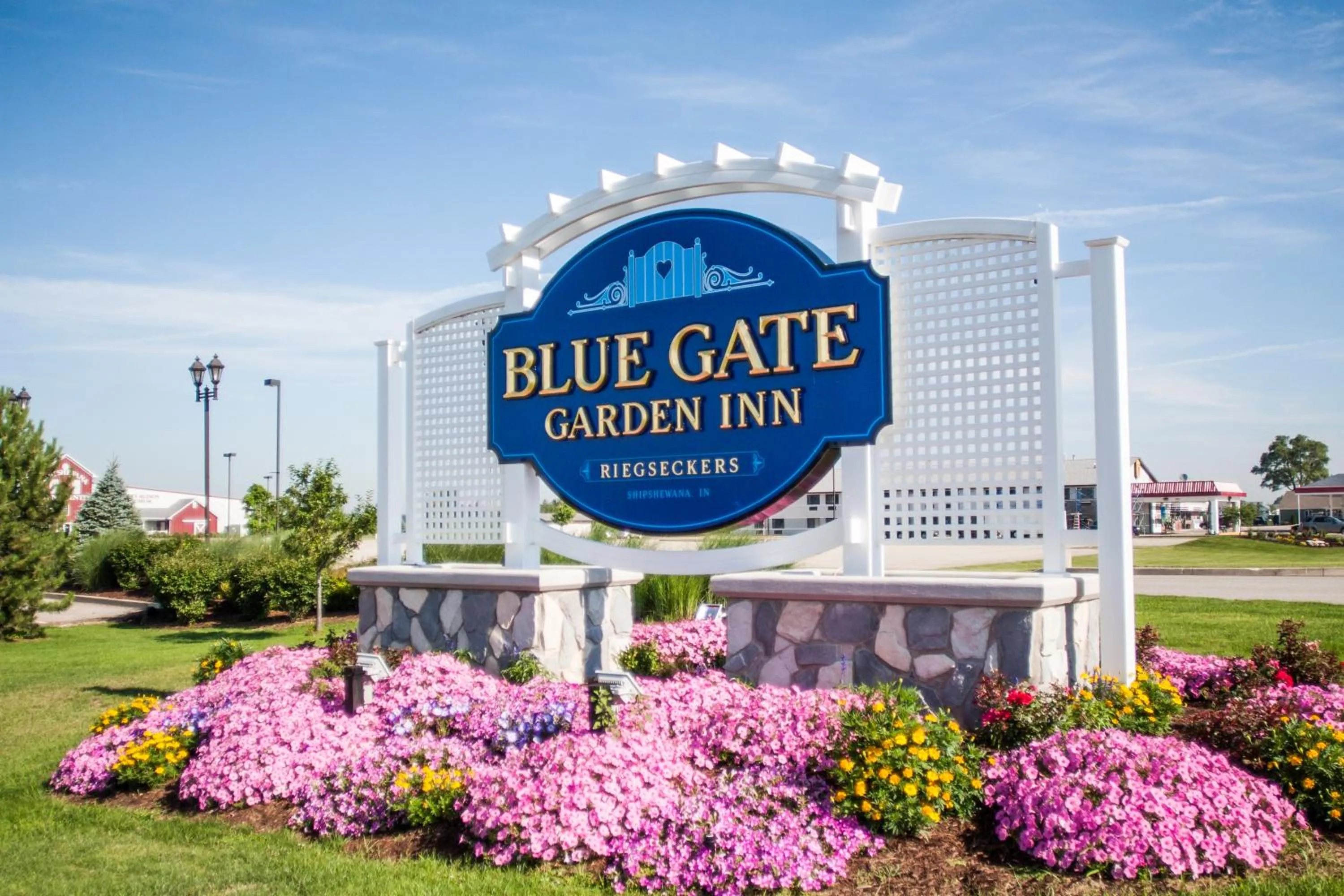 Facade/entrance in Blue Gate Garden Inn