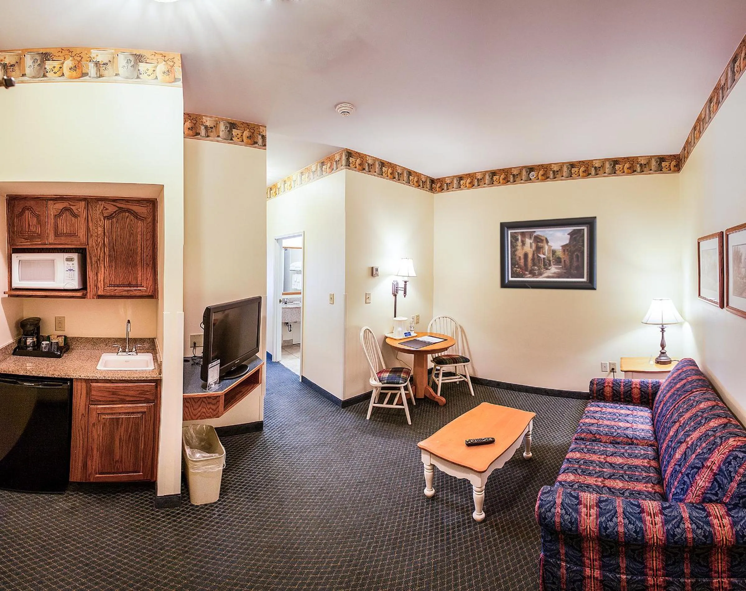 TV and multimedia in Blue Gate Garden Inn