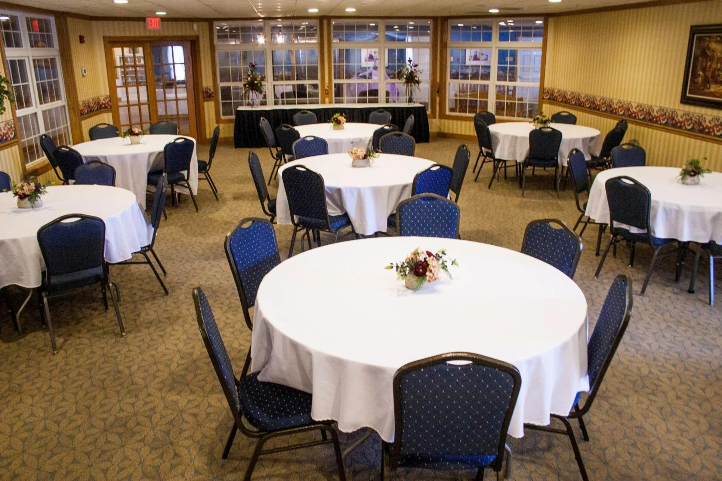 Breakfast in Blue Gate Garden Inn