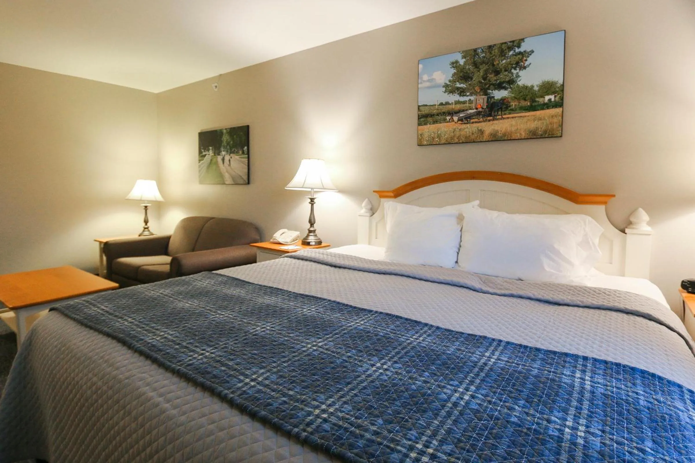 Bed in Blue Gate Garden Inn