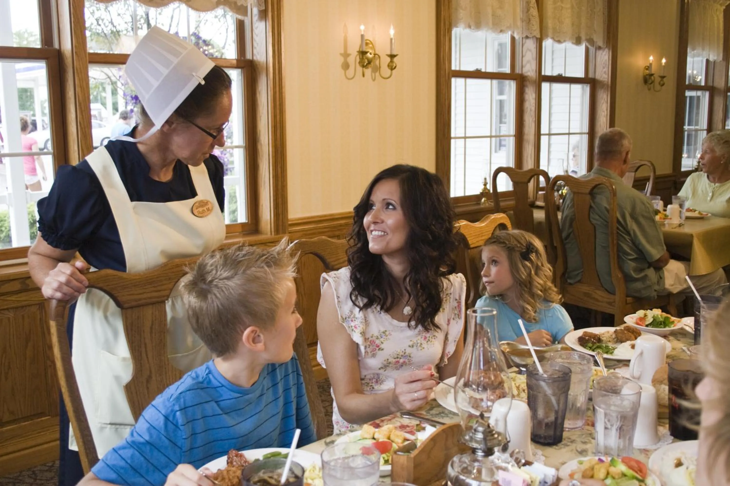 Restaurant/places to eat in Blue Gate Garden Inn