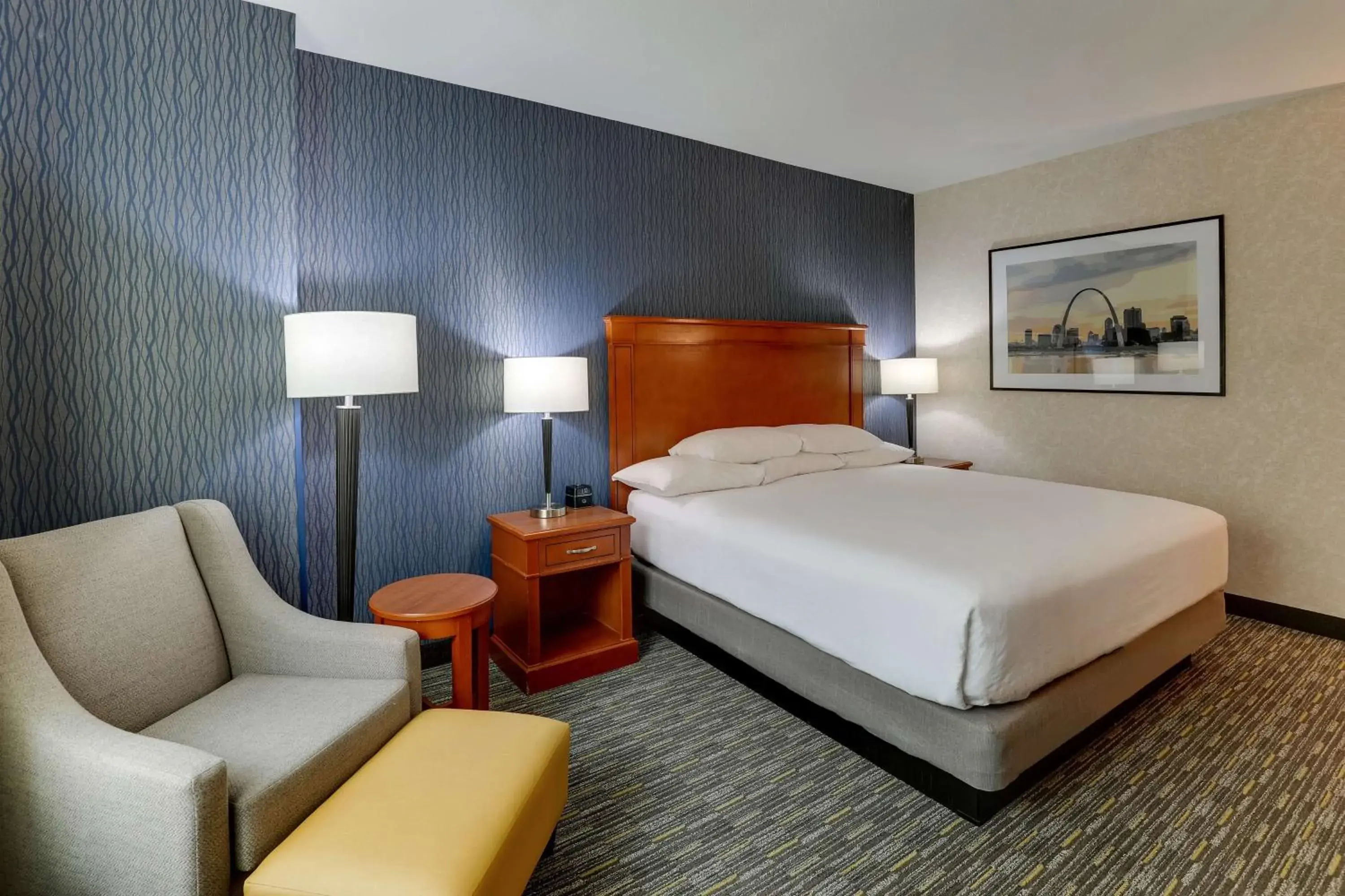 Deluxe King Room in Drury Inn & Suites St. Louis Arnold Deluxe King Room in Drury Inn & Suites St. Louis Arnold