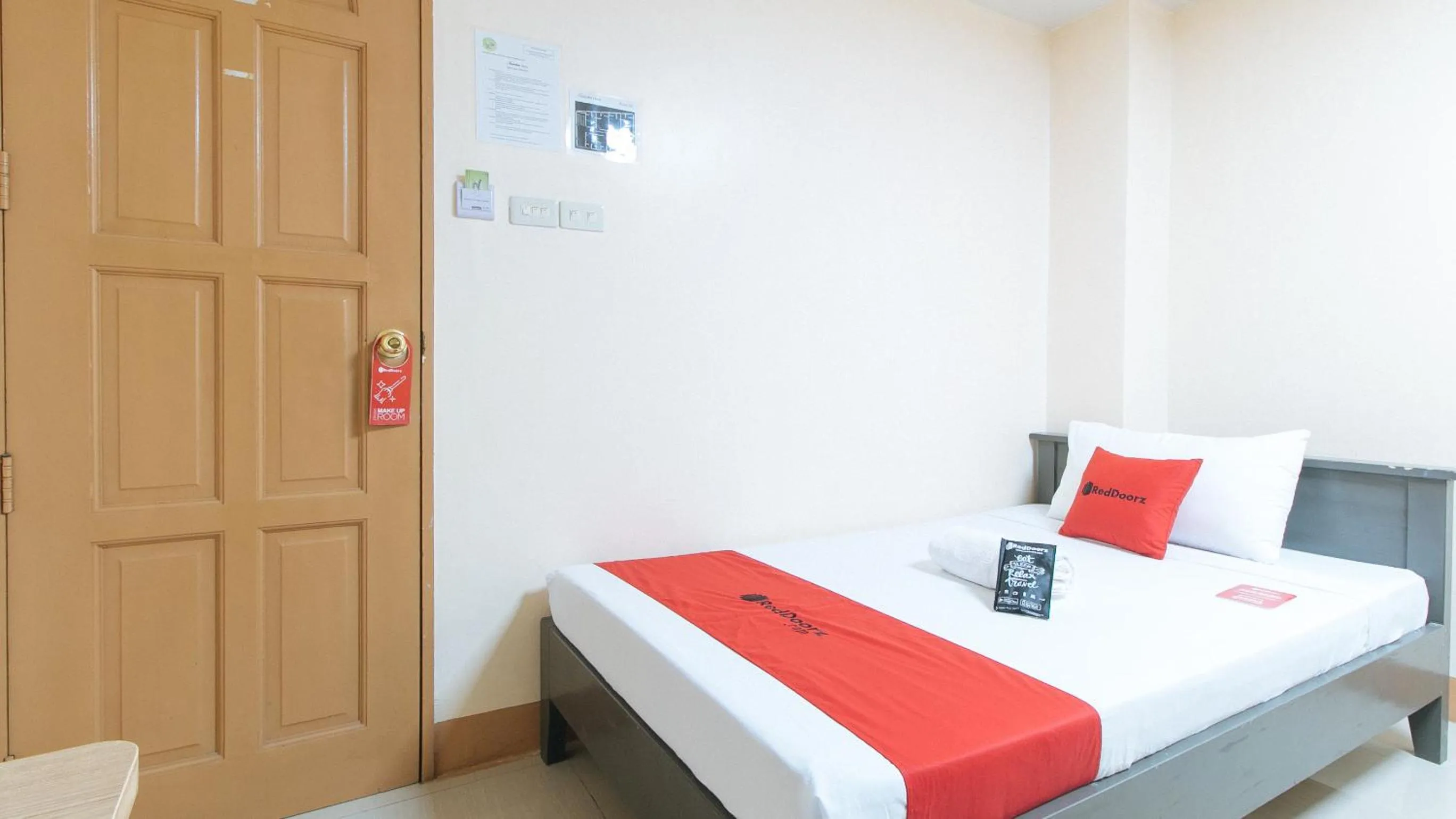 Bed in RedDoorz at Isabelita Hotel Tuguegarao City