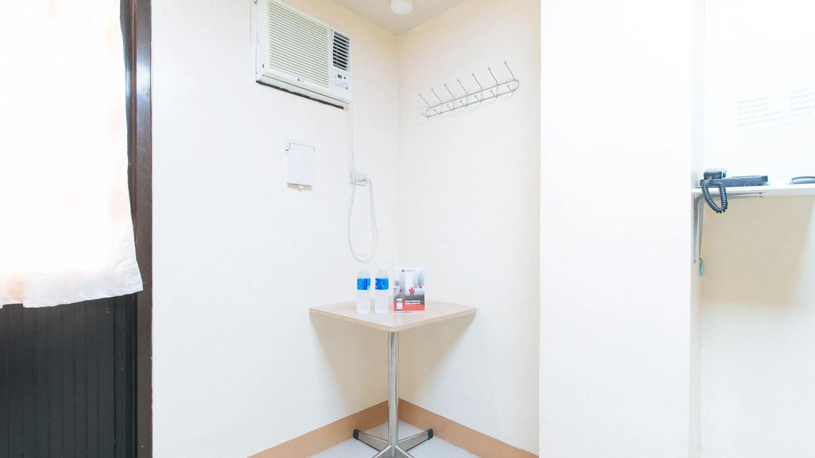 air conditioner in RedDoorz at Isabelita Hotel Tuguegarao City